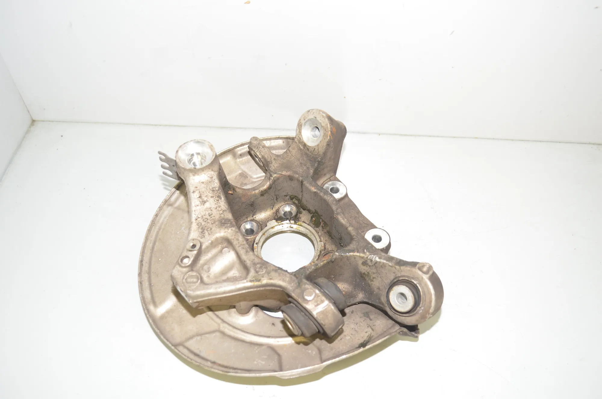 Rear Left Wheel Hub Spindle – OEM 6866337 · BMW 5 (G30) (2016 - -) 530 e iPerformance 2019 – 4
