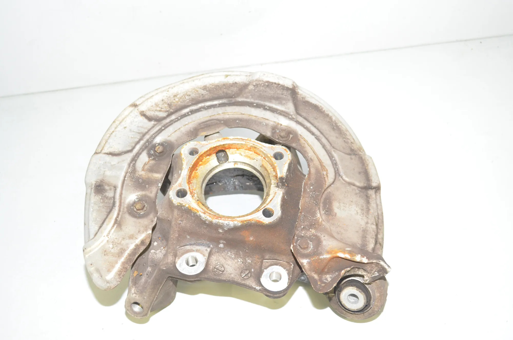 Rear Left Wheel Hub Spindle – OEM 6866337 · BMW 5 (G30) (2016 - -) 530 e iPerformance 2019 – 2