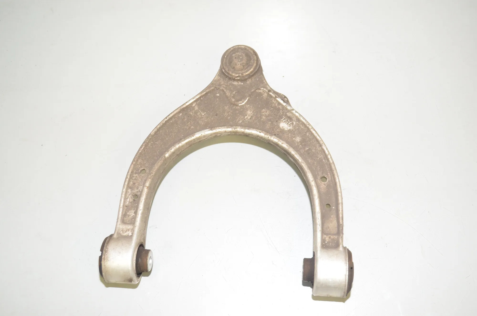 Front Left Upper Control Arm – OEM 6861185 · BMW 5 (G30) (2016 - -) 530 e iPerformance 2019 – 4