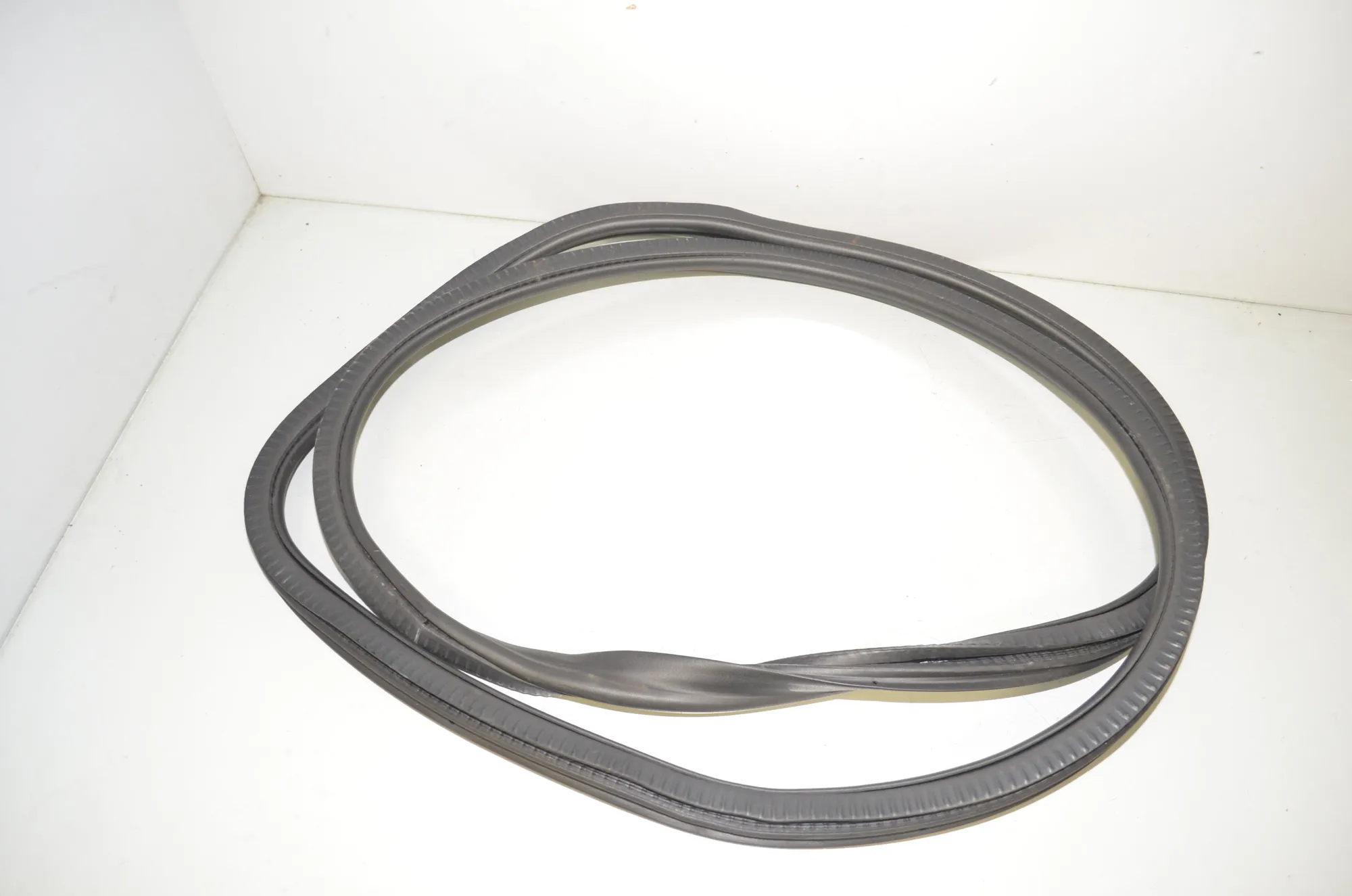 Rear Left Door Seal Rubber – OEM 7468732 · BMW 5 (G30) (2016 - -) 530 e iPerformance 2019 – 3