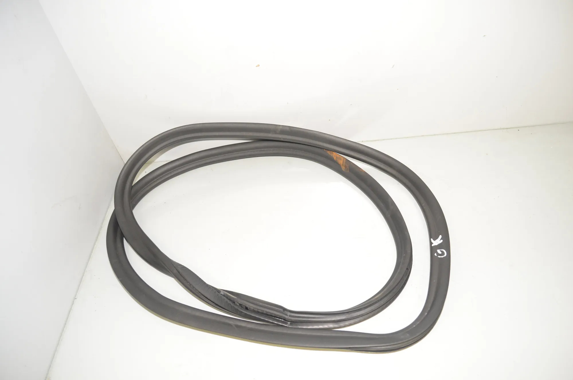 Rear Left Door Seal Rubber – OEM 7468732 · BMW 5 (G30) (2016 - -) 530 e iPerformance 2019