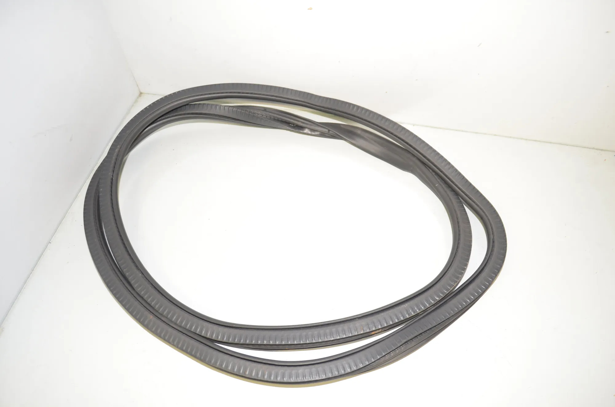 Rear Left Door Seal Rubber – OEM 7468732 · BMW 5 (G30) (2016 - -) 530 e iPerformance 2019 – 4