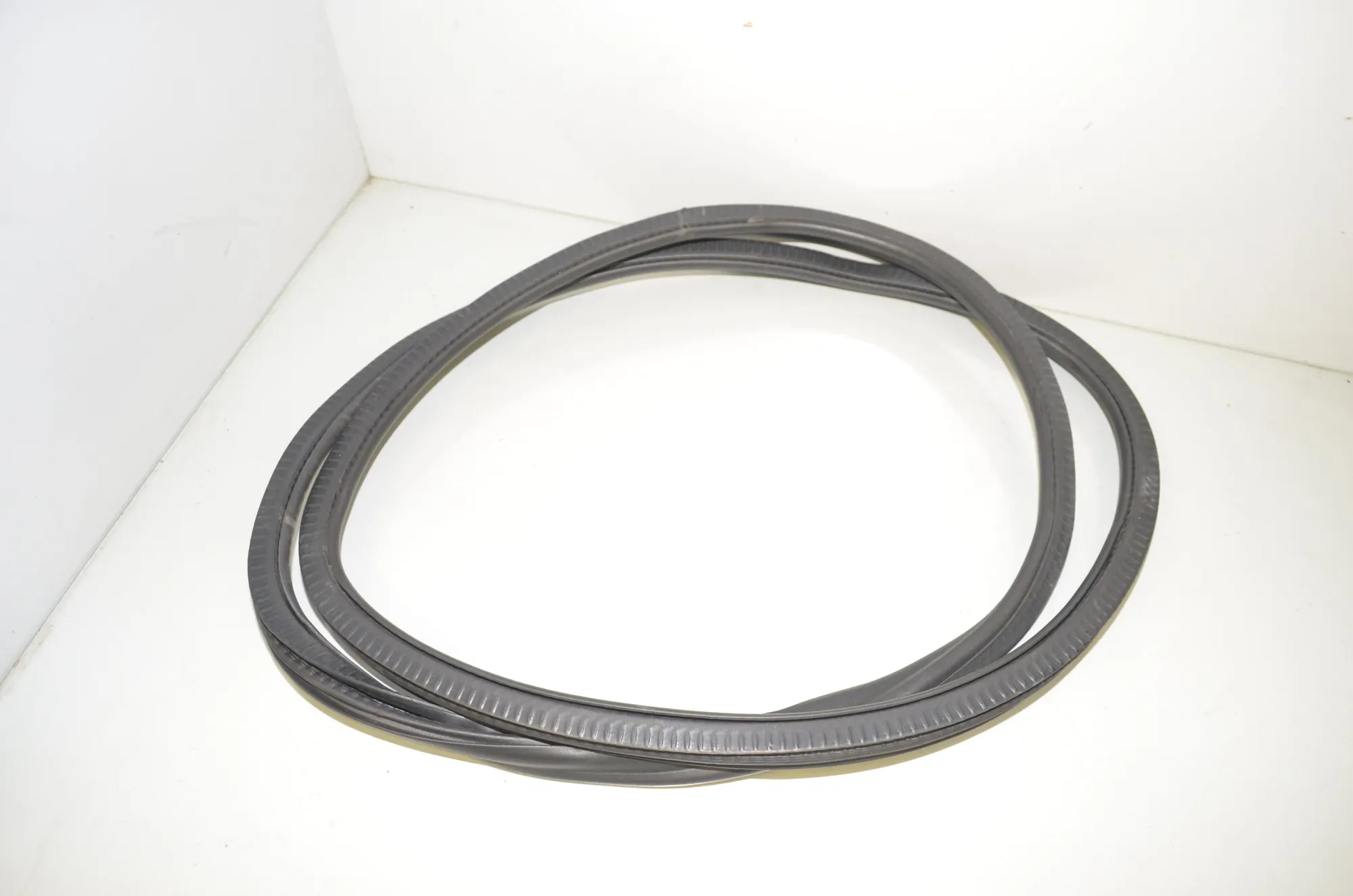 Rear Right Door Seal Rubber – OEM 7468732 · BMW 5 (G30) (2016 - -) 530 e iPerformance 2019 – 3