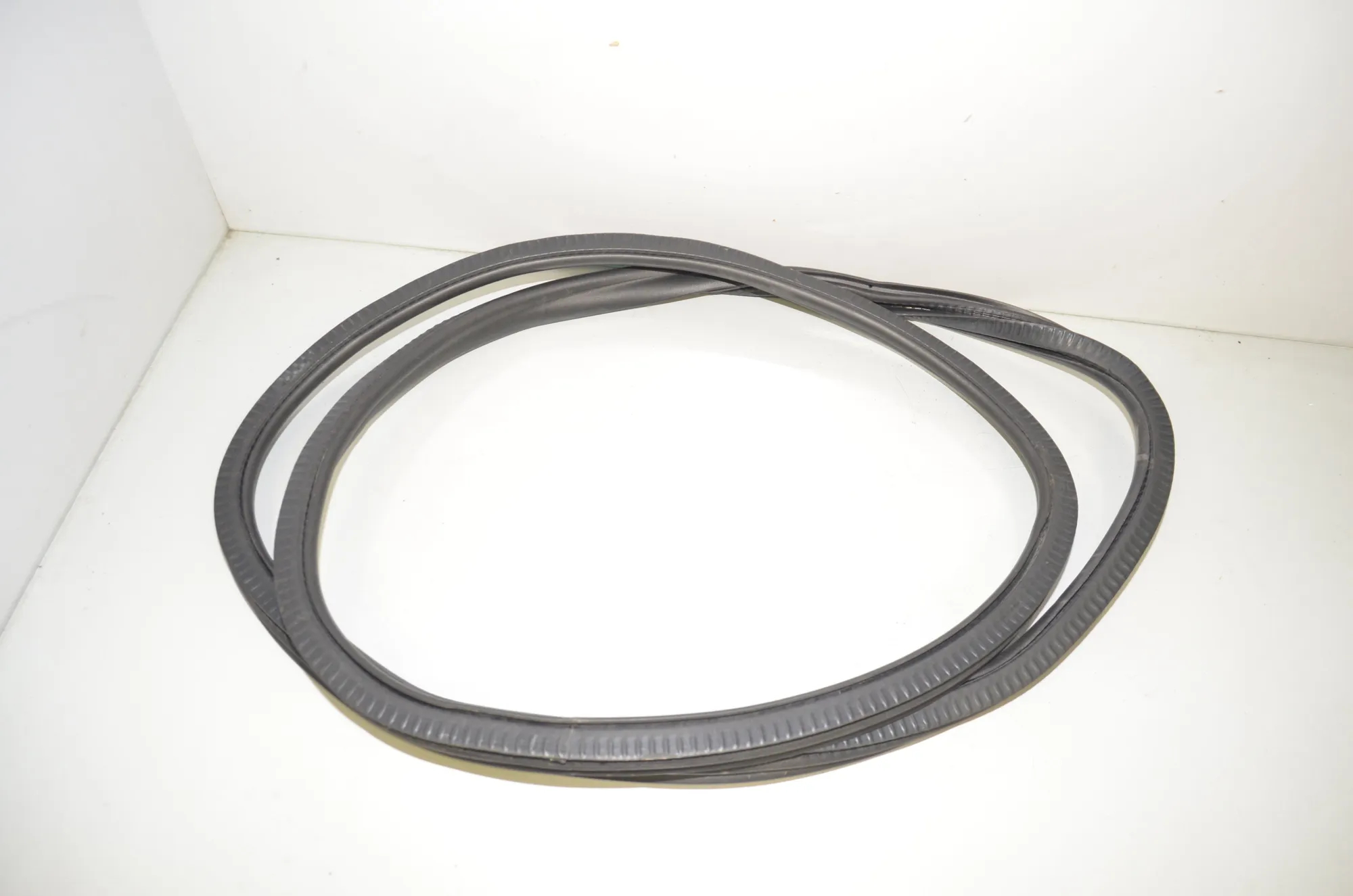 Rear Right Door Seal Rubber – OEM 7468732 · BMW 5 (G30) (2016 - -) 530 e iPerformance 2019 – 4