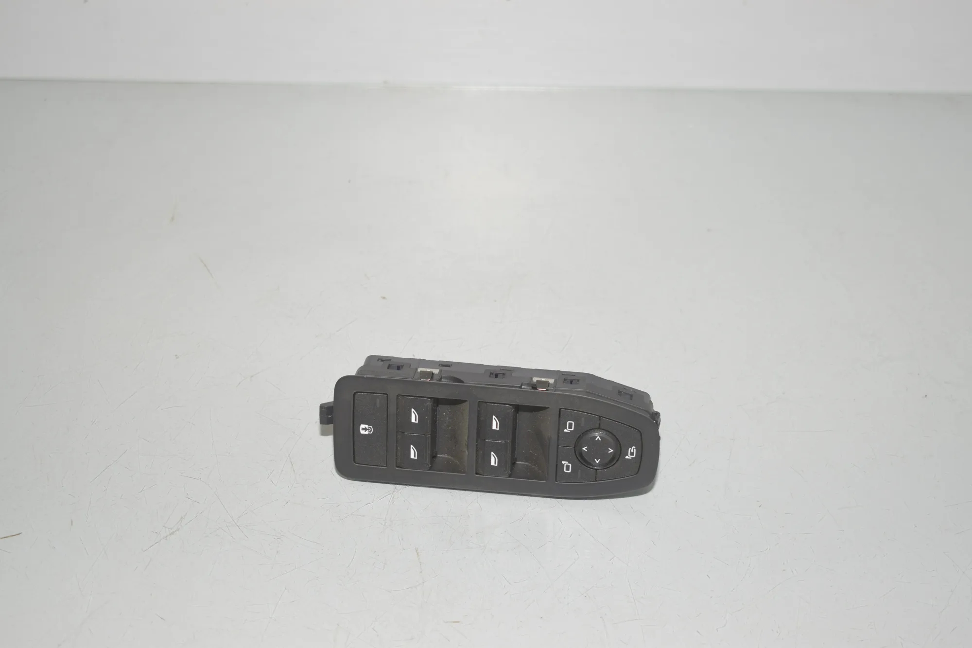 Front Left Door Window Switch – OEM 5A4AFD7 · BMW iX (I20) (2021 - -) xDrive 40 2021 – 2