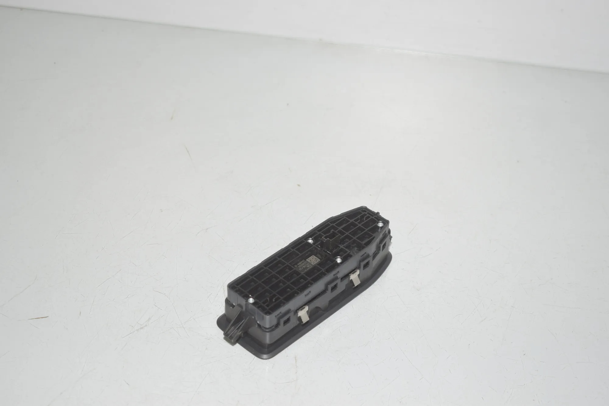 Front Left Door Window Switch – OEM 5A4AFD7 · BMW iX (I20) (2021 - -) xDrive 40 2021 – 3