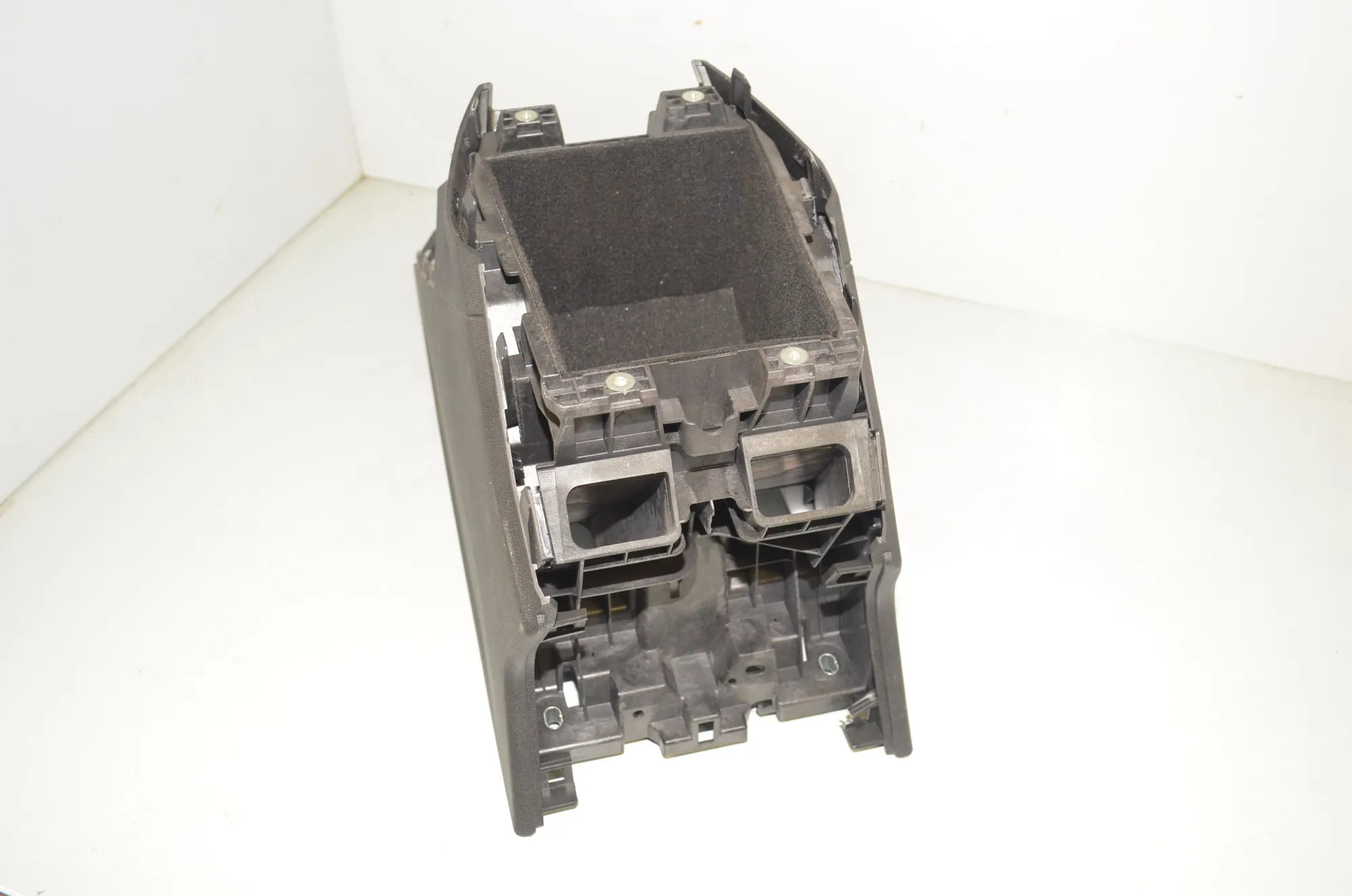 Center Console – OEM 9490613 · BMW iX (I20) (2021 - -) xDrive 40 2021 – 4