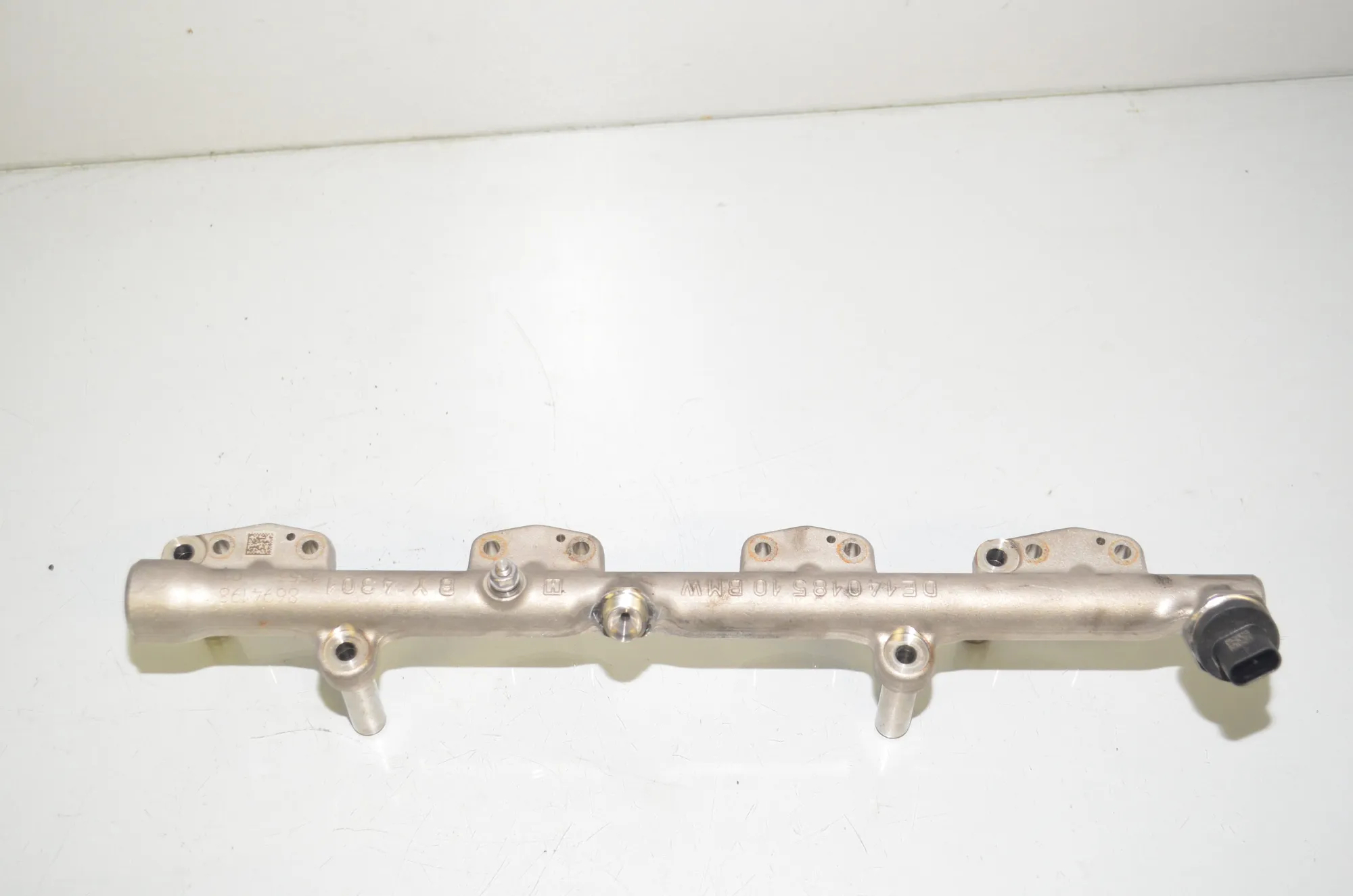 Fuel Rail – OEM 8694198 · BMW 5 (G30) (2016 - -) 530 e iPerformance 2019 – 3