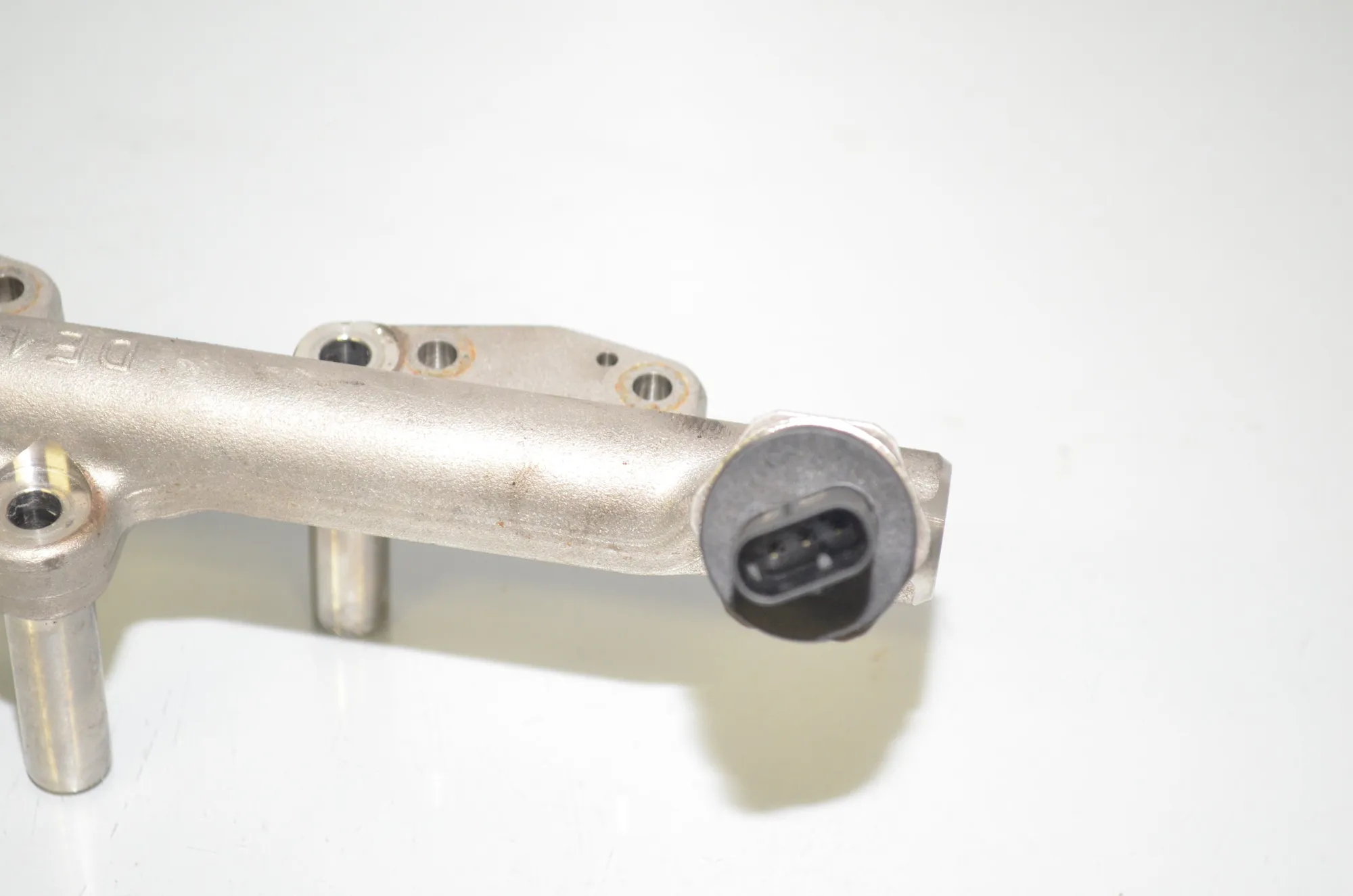 Fuel Rail – OEM 8694198 · BMW 5 (G30) (2016 - -) 530 e iPerformance 2019 – 4