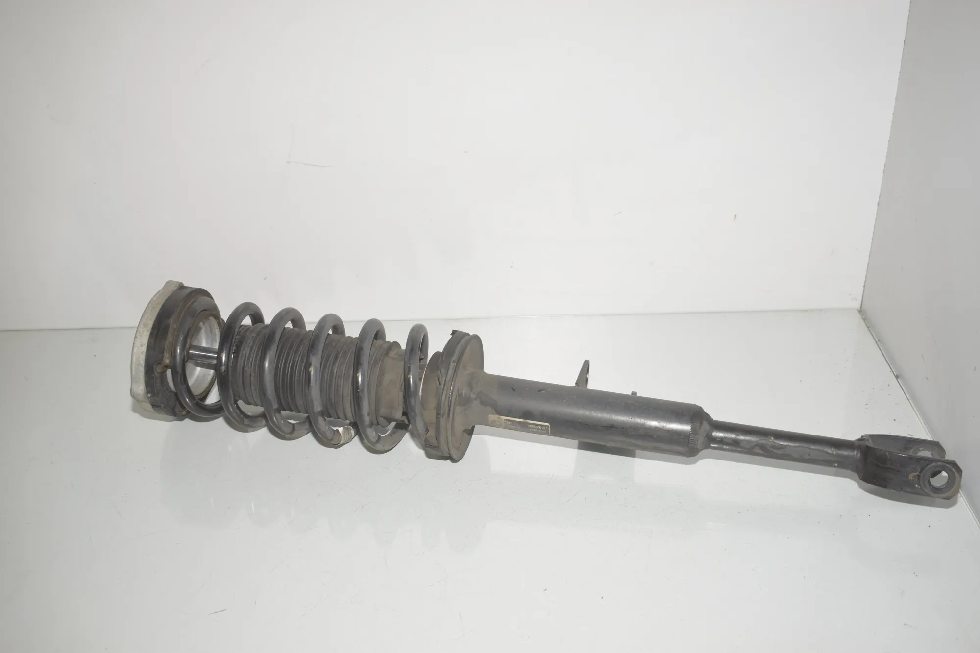Front Left Shock Absorber – OEM 6866605 · BMW 5 (G30) (2016 - -) 530 e iPerformance 2019