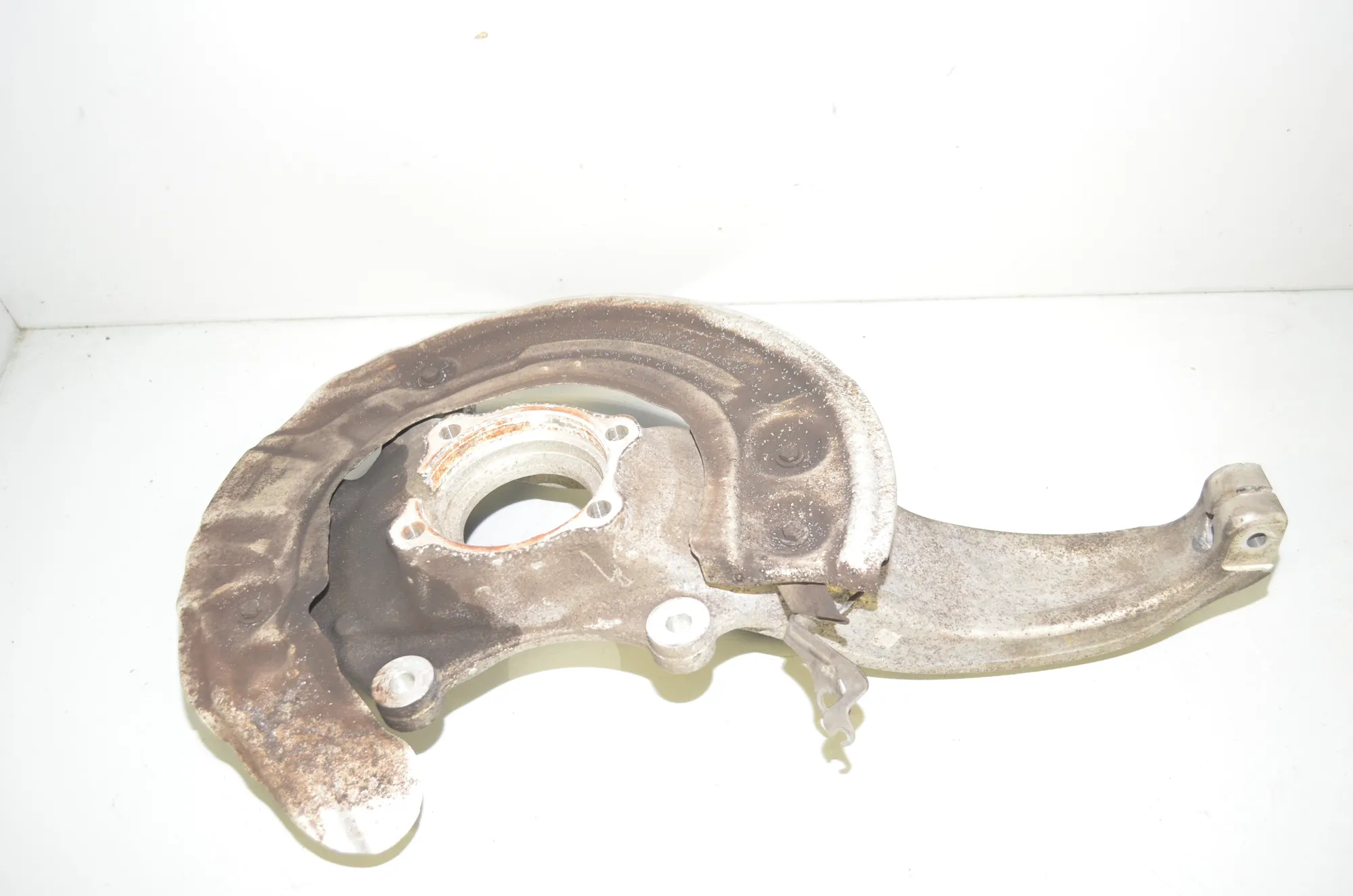 Front Left Wheel Hub – OEM 6884381 · BMW 5 (G30) (2016 - -) 530 e iPerformance 2019