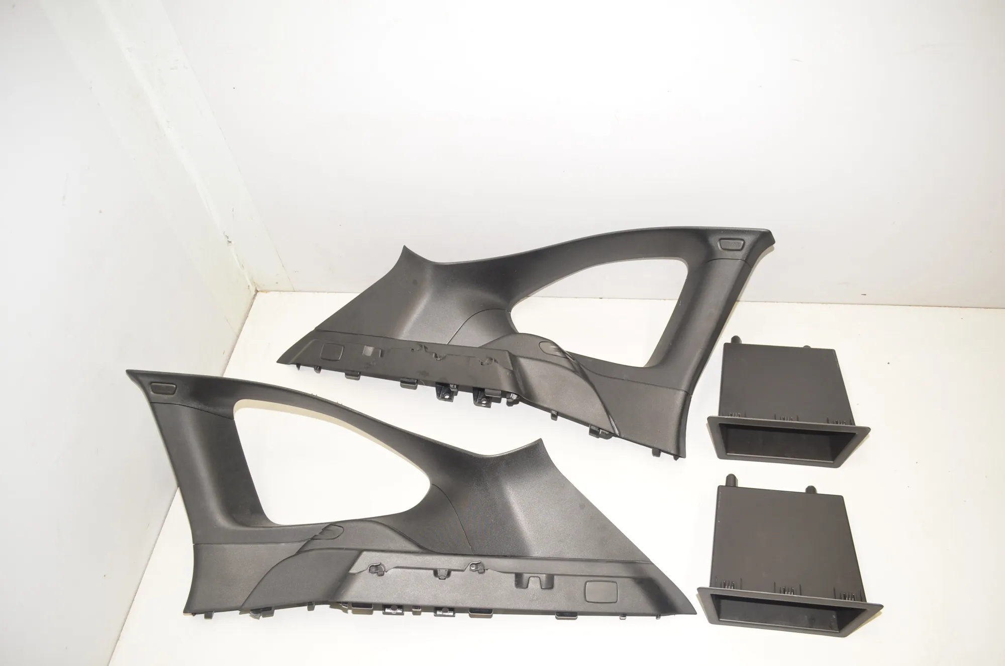 Trunk Trim Kit – OEM 7332827 · BMW X1 (F48) xDrive 25 i 2020 – 4