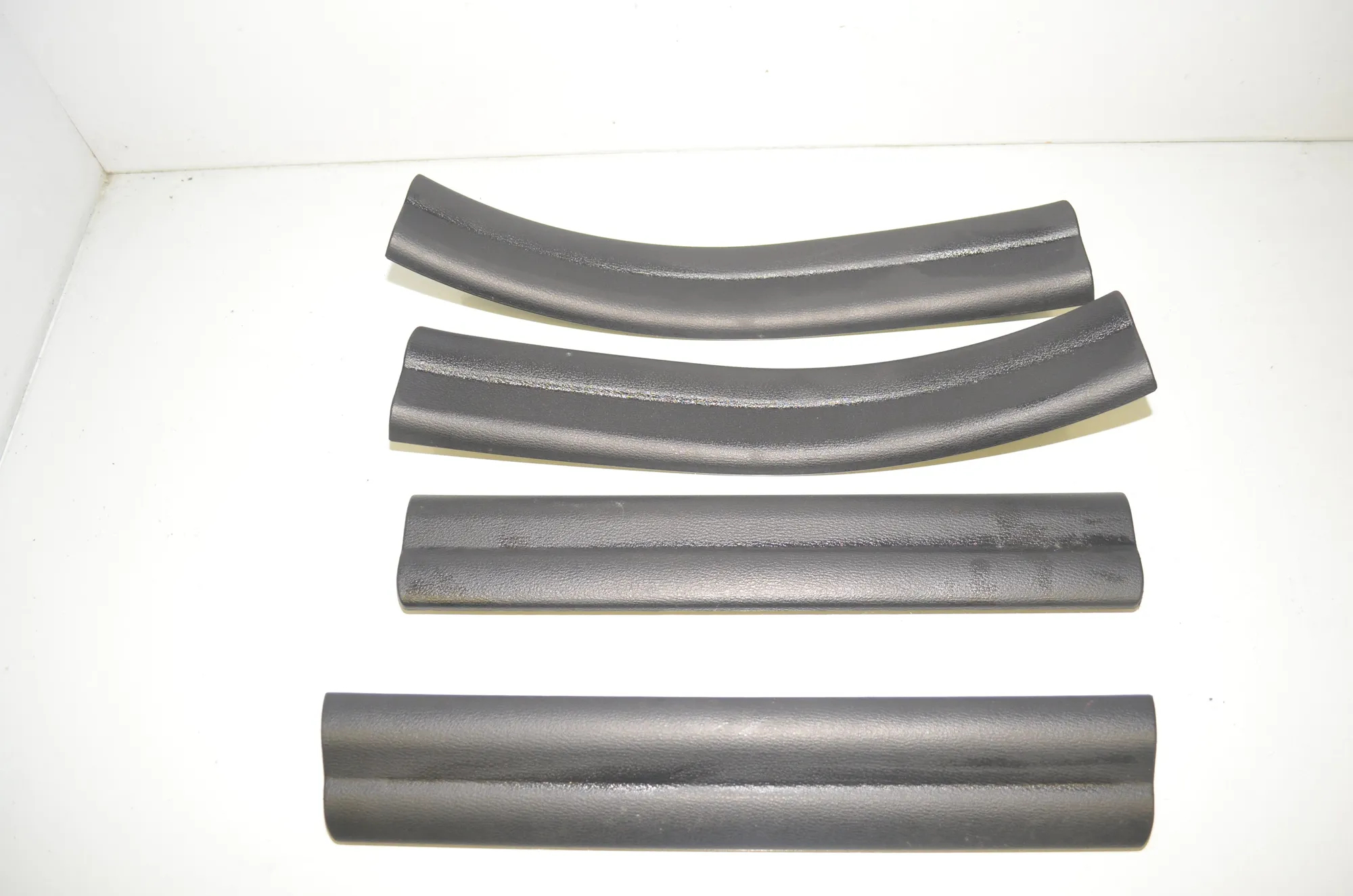 Front Right Interior Step Trim – OEM 7326833 · BMW X1 (F48) xDrive 25 i 2020