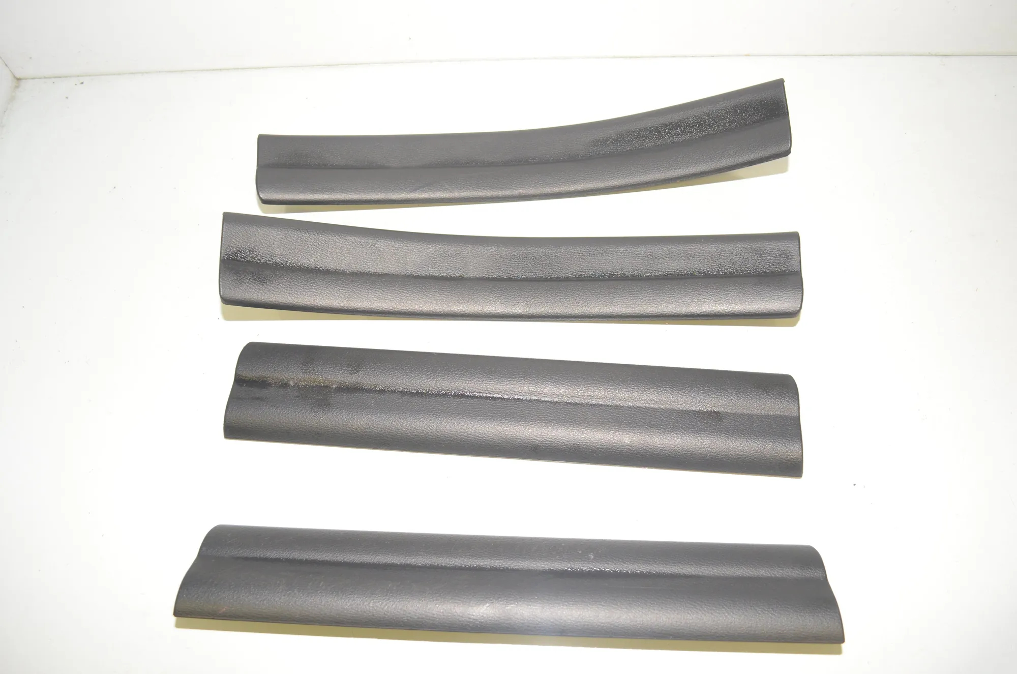Front Right Interior Step Trim – OEM 7326833 · BMW X1 (F48) xDrive 25 i 2020 – 2