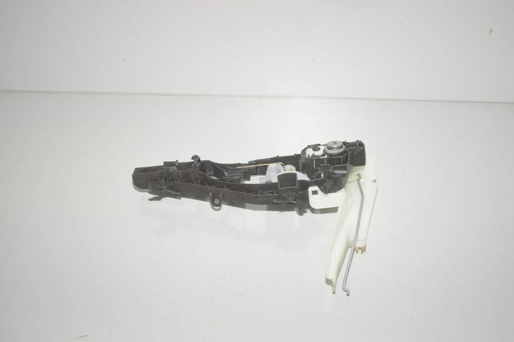 Front Left Door Interior Handle Frame – OEM 7401211 · BMW X1 (F48) xDrive 25 i 2020