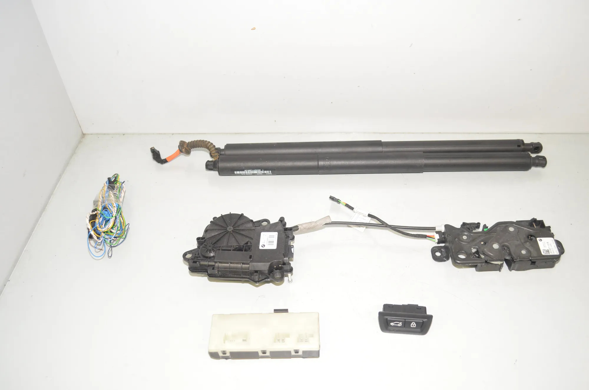 Electric Tailgate Opening Kit – OEM 61319275121 · BMW X1 (F48) xDrive 25 i 2020