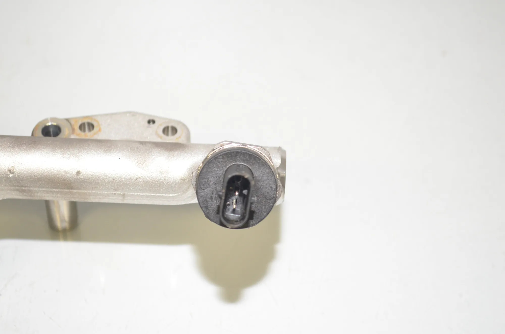 Fuel Rail – OEM 8665633 · BMW X1 (F48) xDrive 25 i 2020 – 4