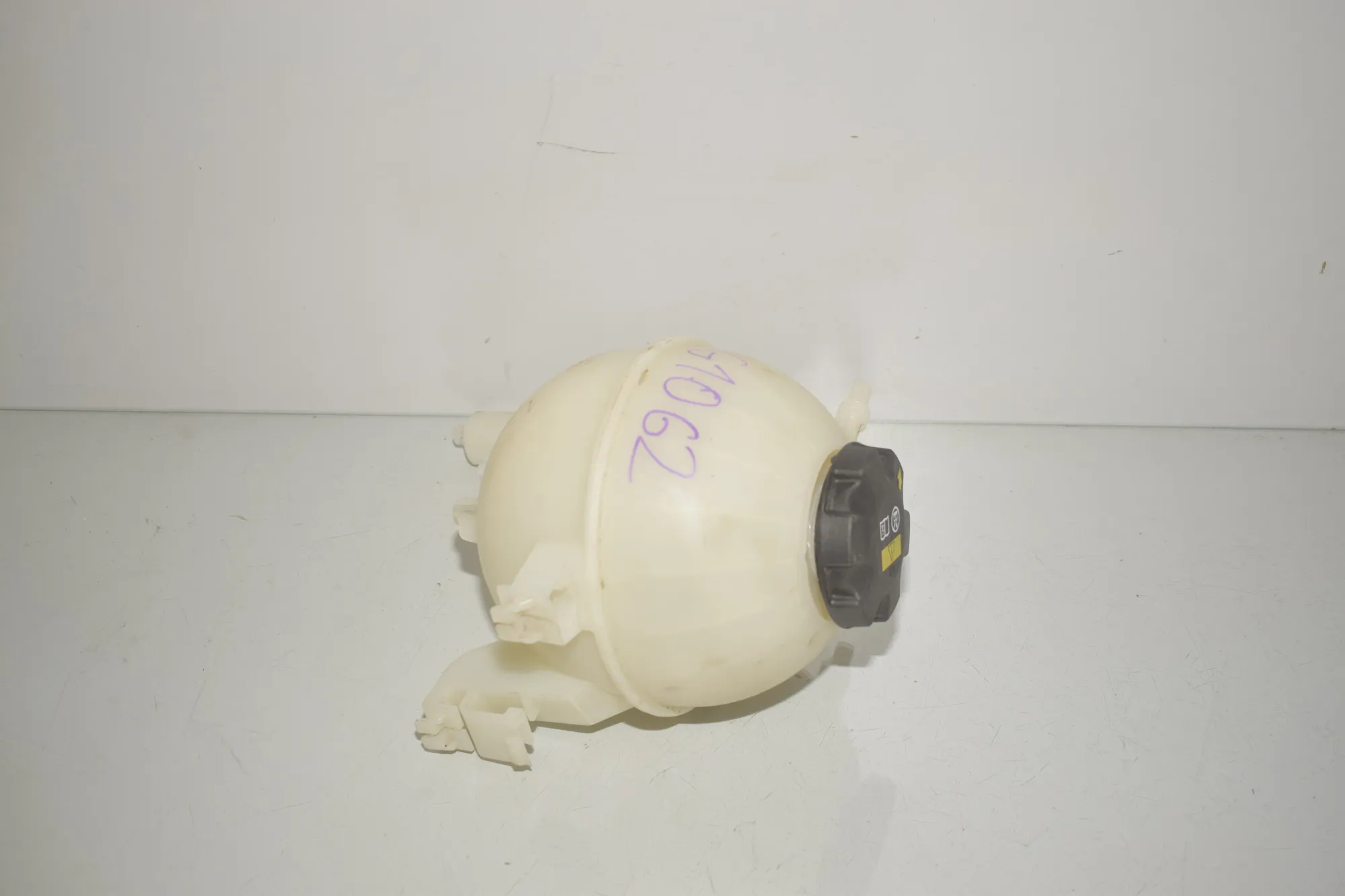 Expansion Tank – OEM 17135A6A081 · BMW X5 (G05) BMW X5 (G05) xDrive 30 d 2023