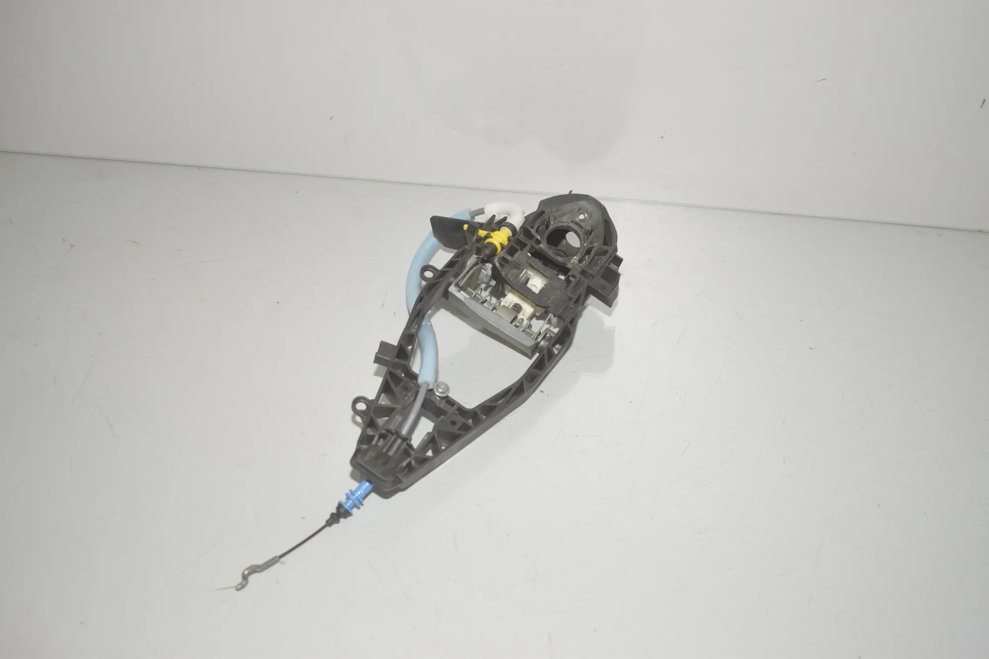 Front Right Door Interior Handle Frame – OEM 7444681 · BMW X5 (G05) BMW X5 (G05) xDrive 25d 2022 – 3