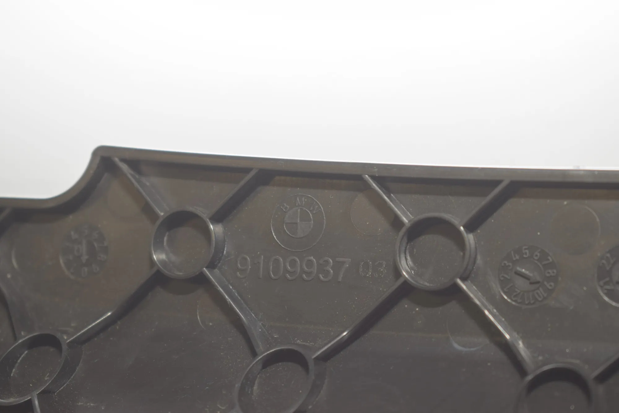 Other Seat Parts – OEM 9109937 · BMW iX (I20) (2021 - -) xDrive 40 2021 – 4