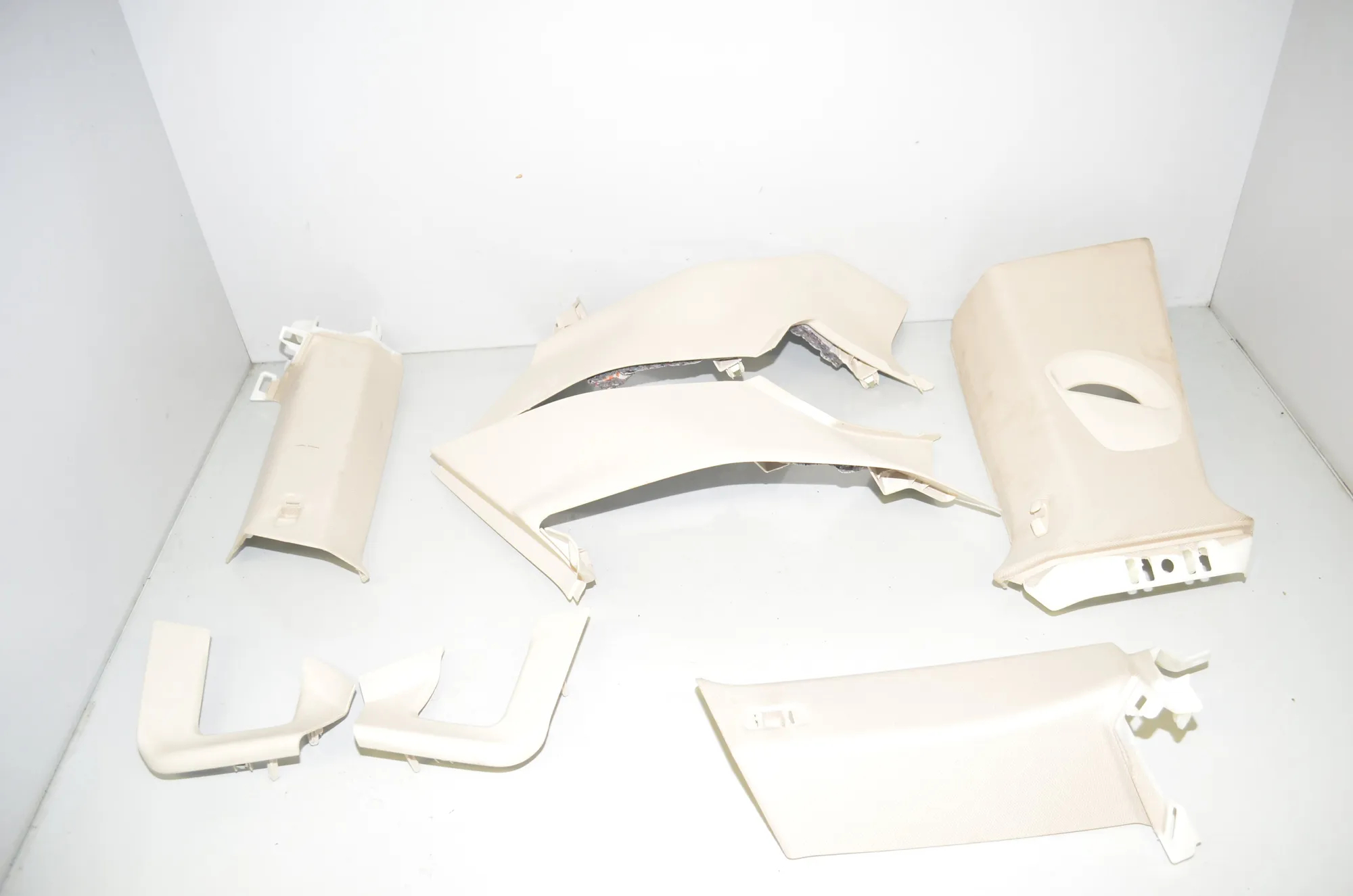 Interior Side Pillars Trim Kit – OEM 7951734 · BMW iX (I20) (2021 - -) xDrive 40 2021 – 2