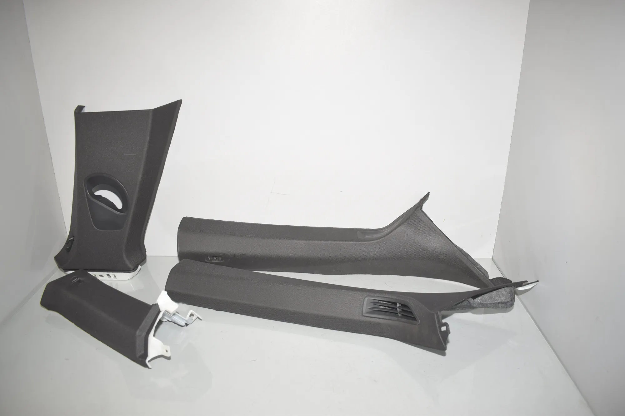 Interior Side Pillars Trim Kit – OEM 9873994 · BMW iX (I20) (2021 - -) xDrive 40 2021