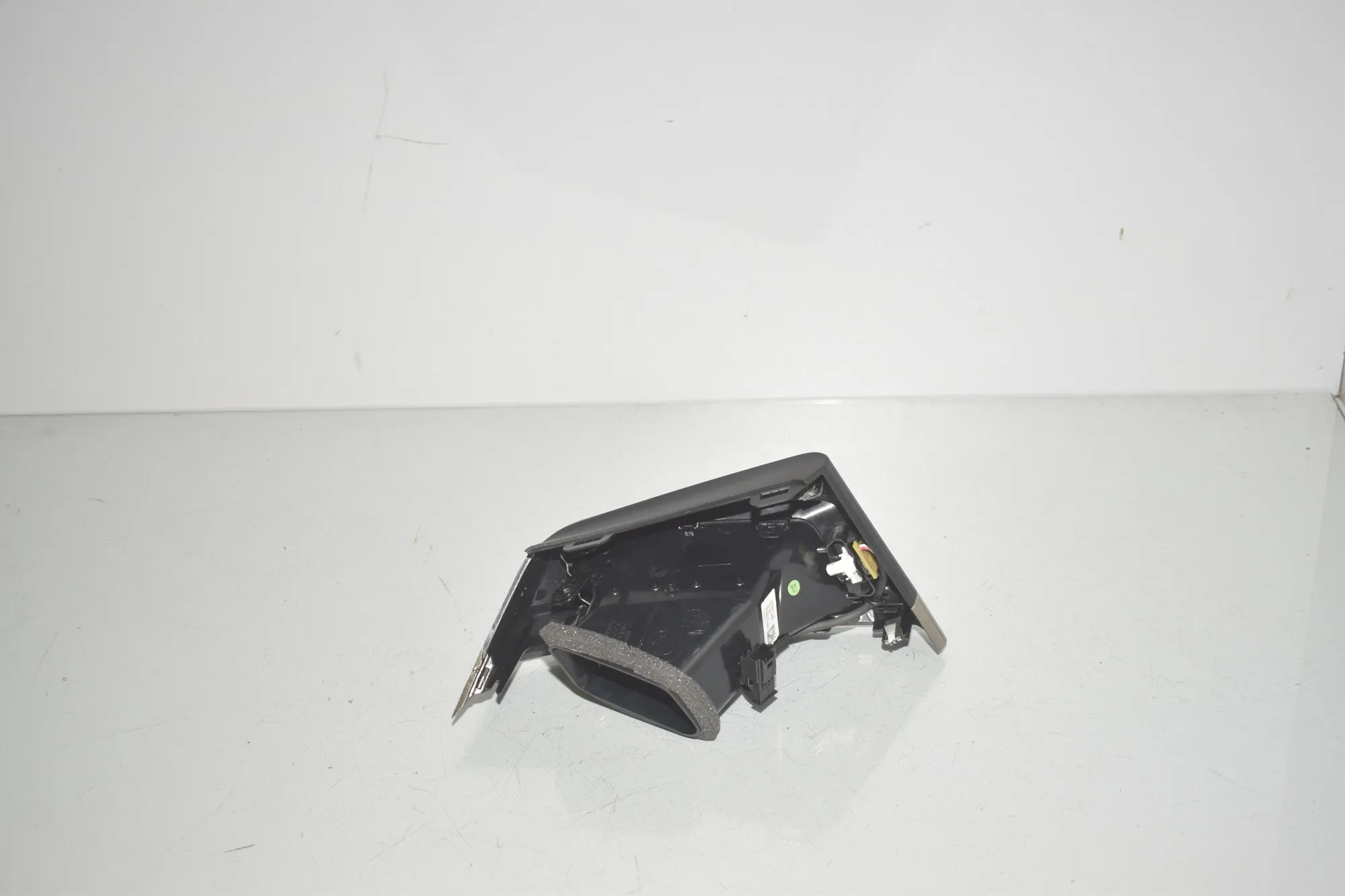 Dashboard Air Vents – OEM 9490657 · BMW iX (I20) (2021 - -) xDrive 40 2021 – 4
