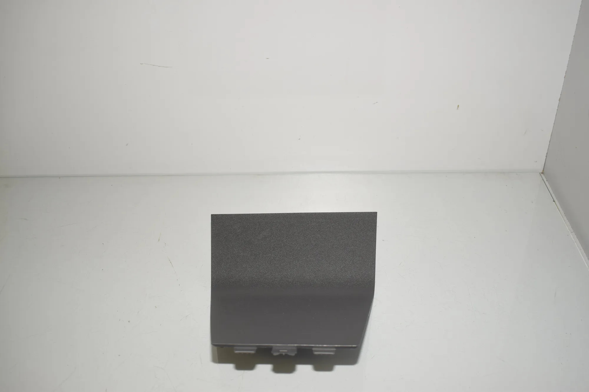 Center Console Trim – OEM 9490592 · BMW iX (I20) (2021 - -) xDrive 40 2021 – 3