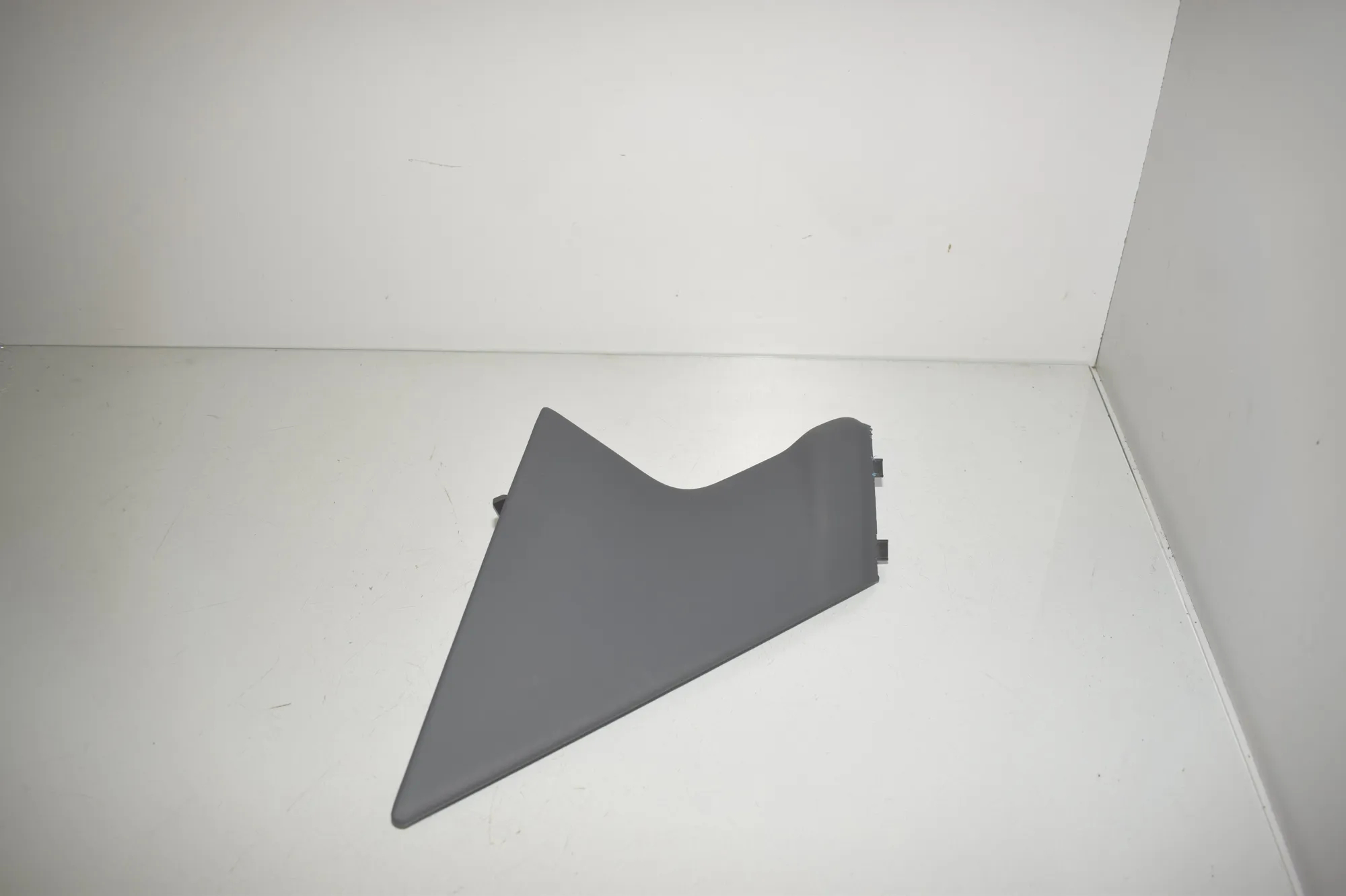 Center Console Trim – OEM 9490618 · BMW iX (I20) (2021 - -) xDrive 40 2021 – 2