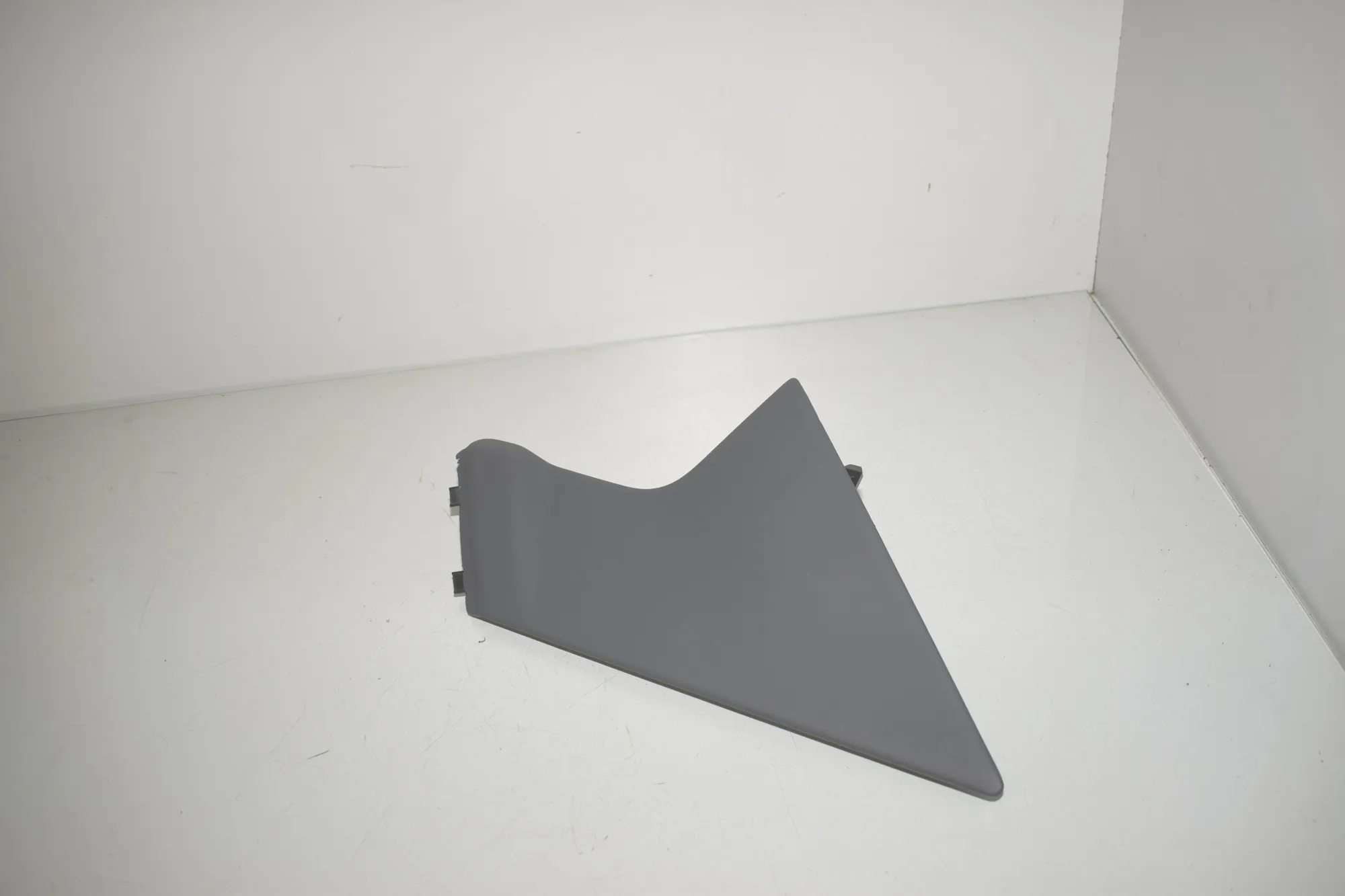 Center Console Trim – OEM 9490617 · BMW iX (I20) (2021 - -) xDrive 40 2021 – 2