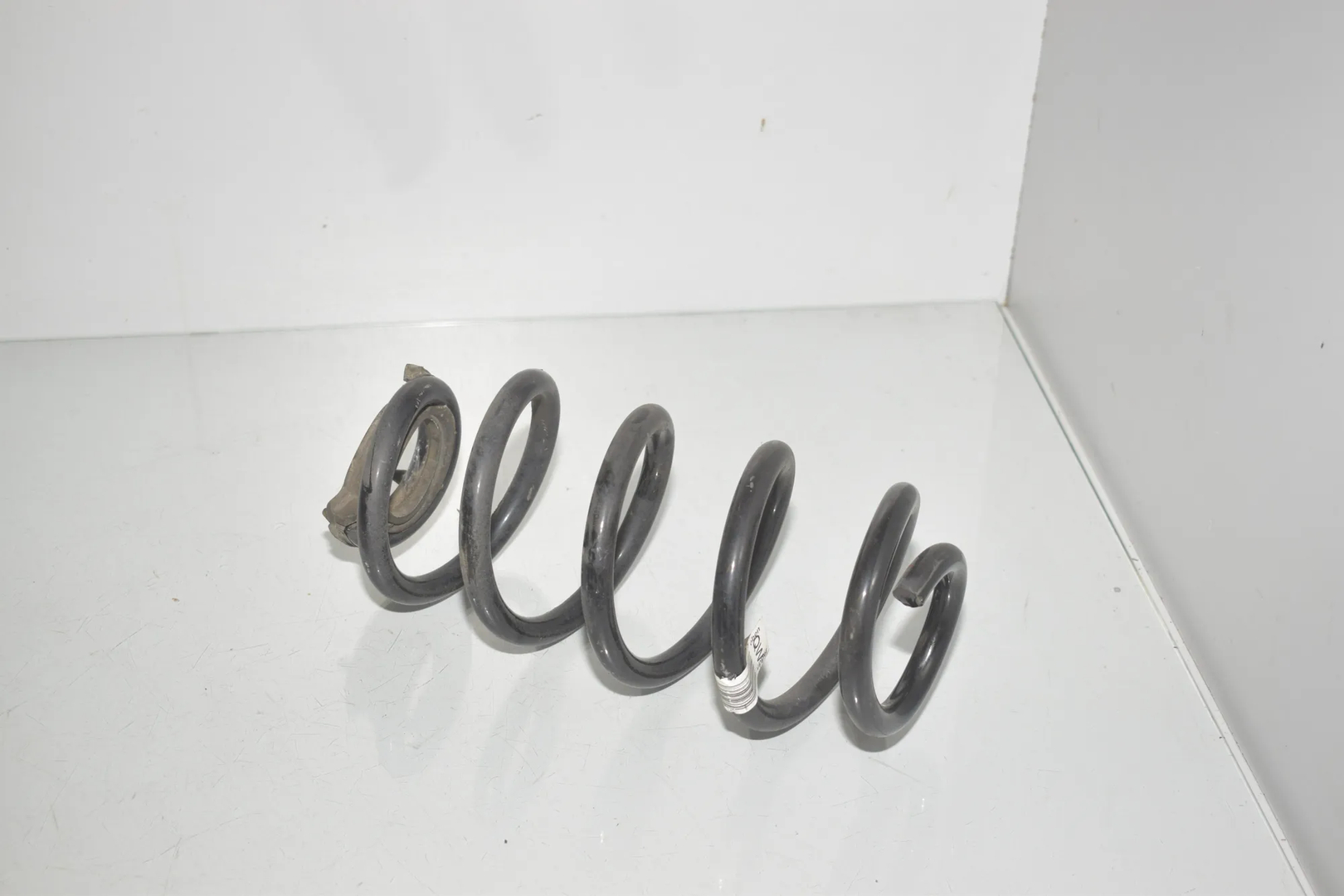 Rear Left Coil Spring – OEM 6872298 · BMW X1 (F48) xDrive 25 i 2020 – 4