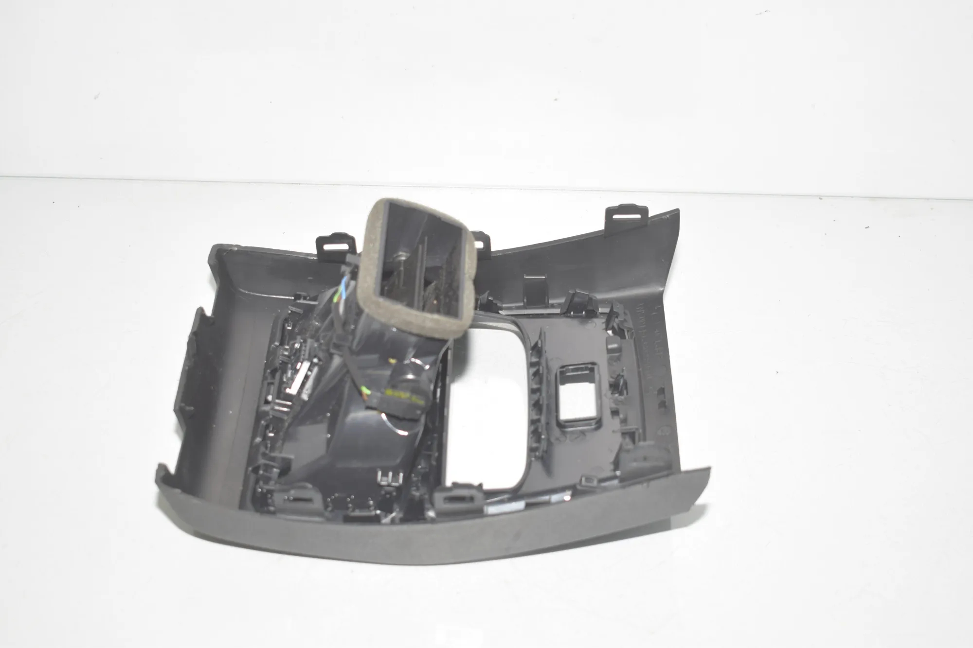 Center Console Trim – OEM 64992001 · BMW 3 Touring (G21) (2019 - -) 320 d 2020 – 3