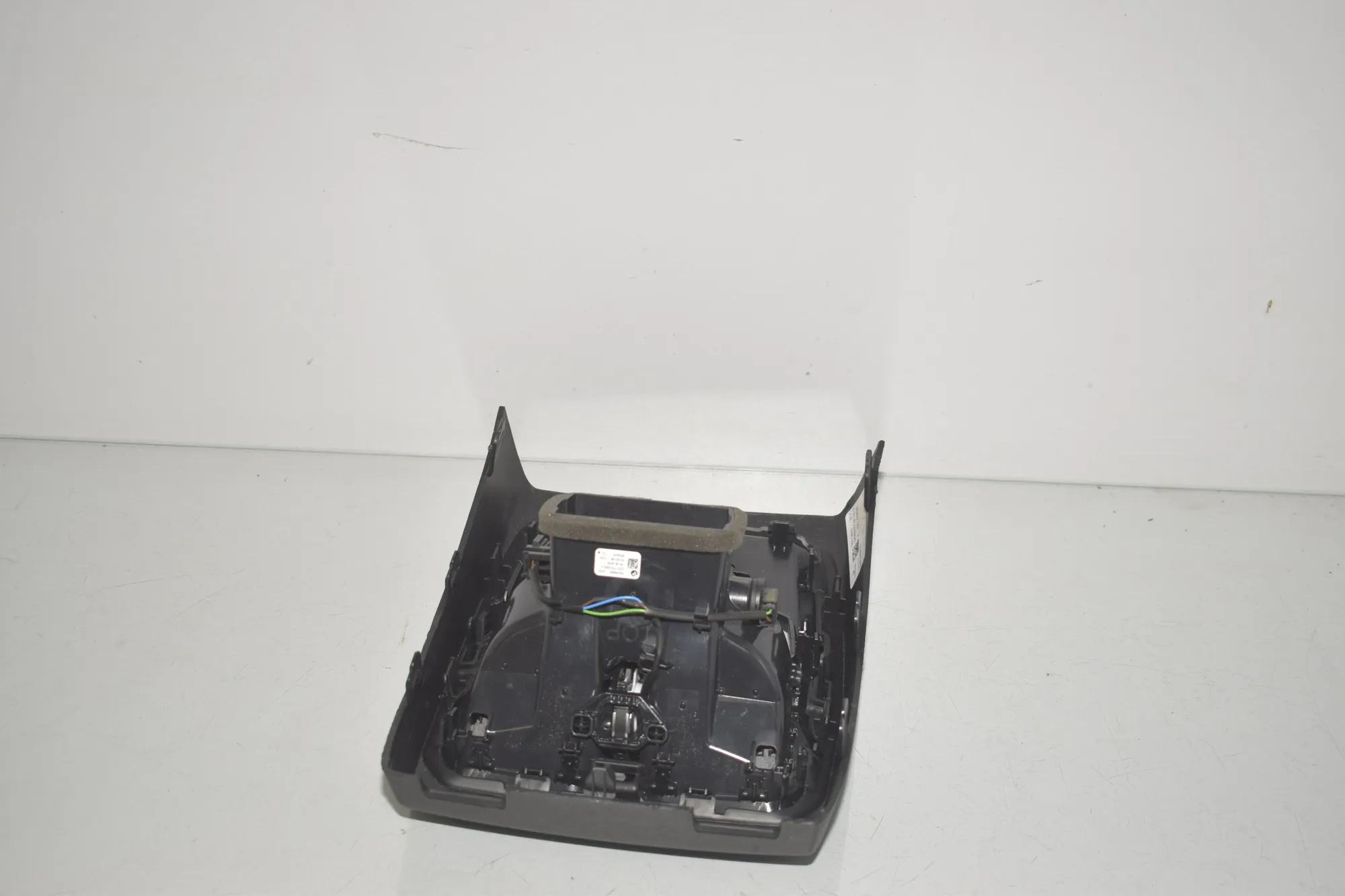 Center Console Trim – OEM 64992001 · BMW 3 Touring (G21) (2019 - -) 320 d 2020 – 4