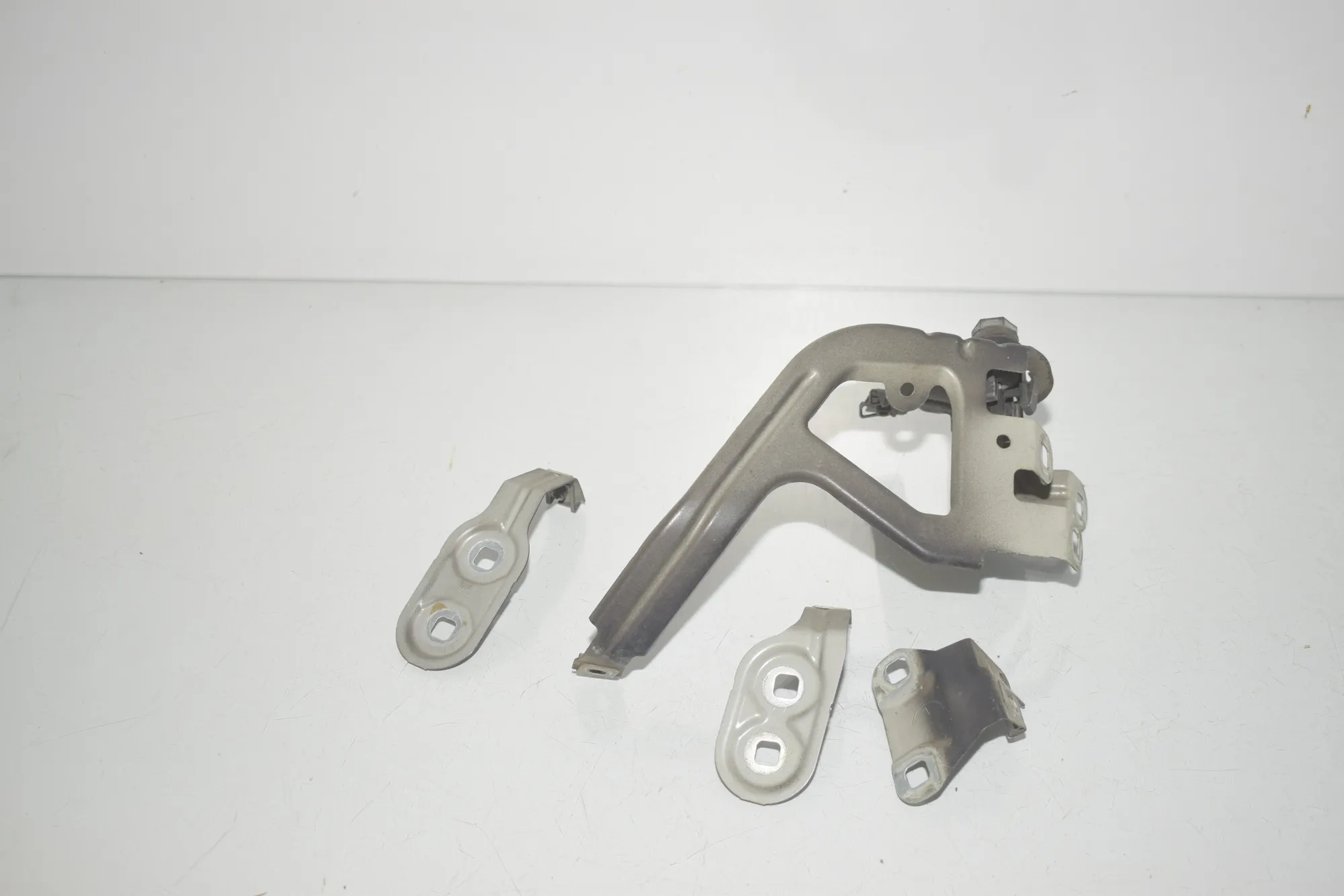 Front Left Fender Holder – OEM 7207209 · BMW 5 Touring (F11) 530 d 2011 – 4
