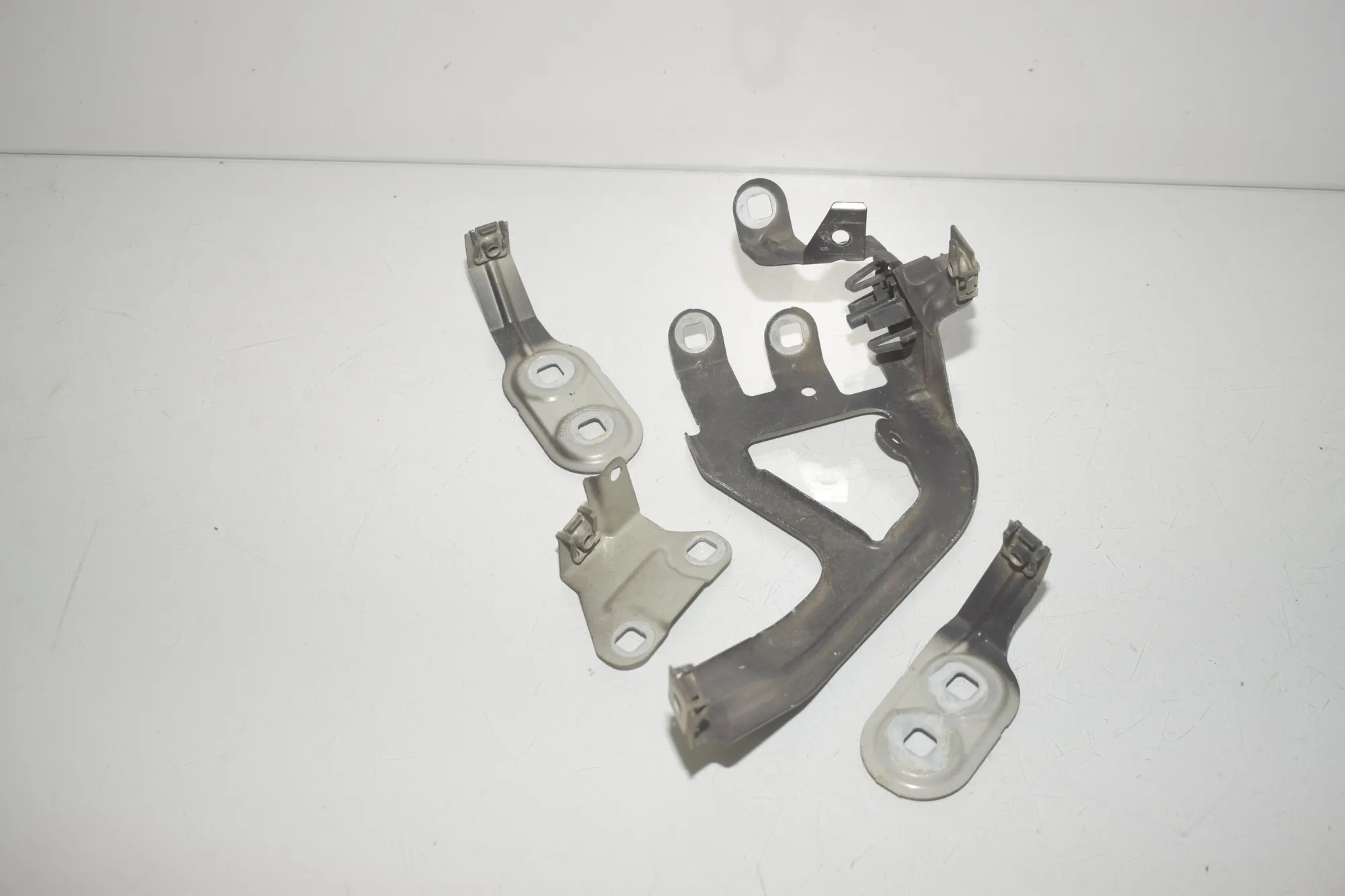 Front Left Fender Holder – OEM 7207209 · BMW 5 Touring (F11) 530 d 2011 – 3