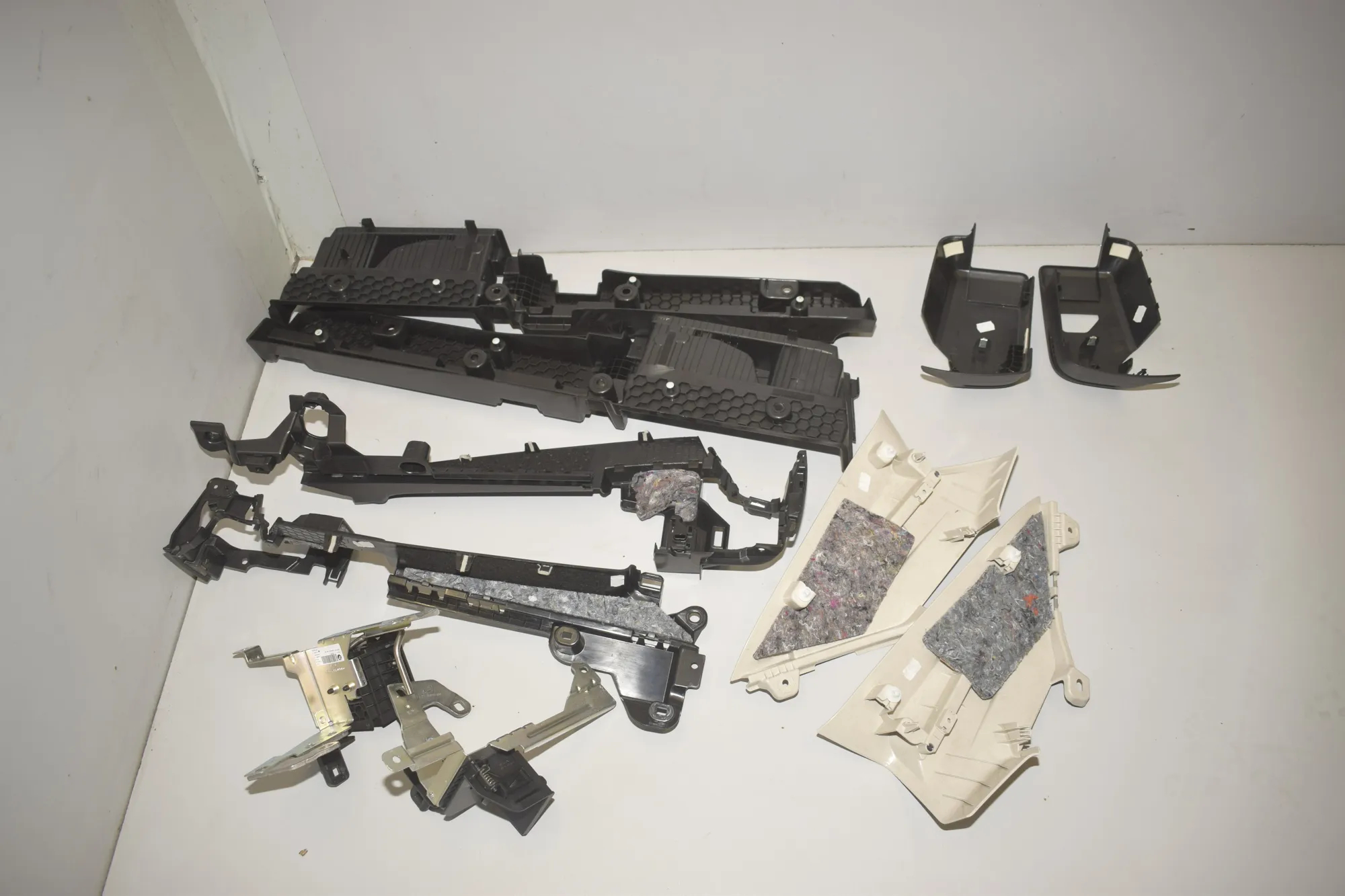 Trunk Trim Kit – OEM 6996020 · BMW 3 Touring (G21) (2019 - -) 320 d 2020 – 10
