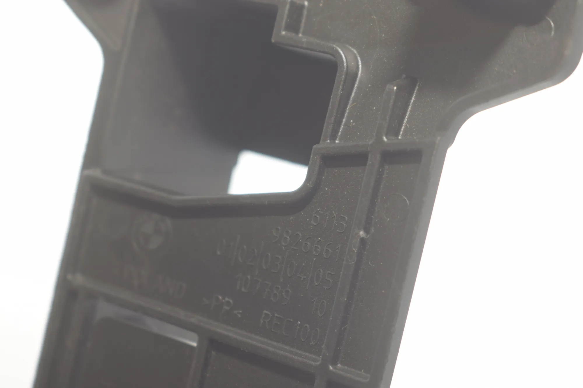 Bracket – OEM 9826661 · BMW iX (I20) (2021 - -) xDrive 40 2021 – 4