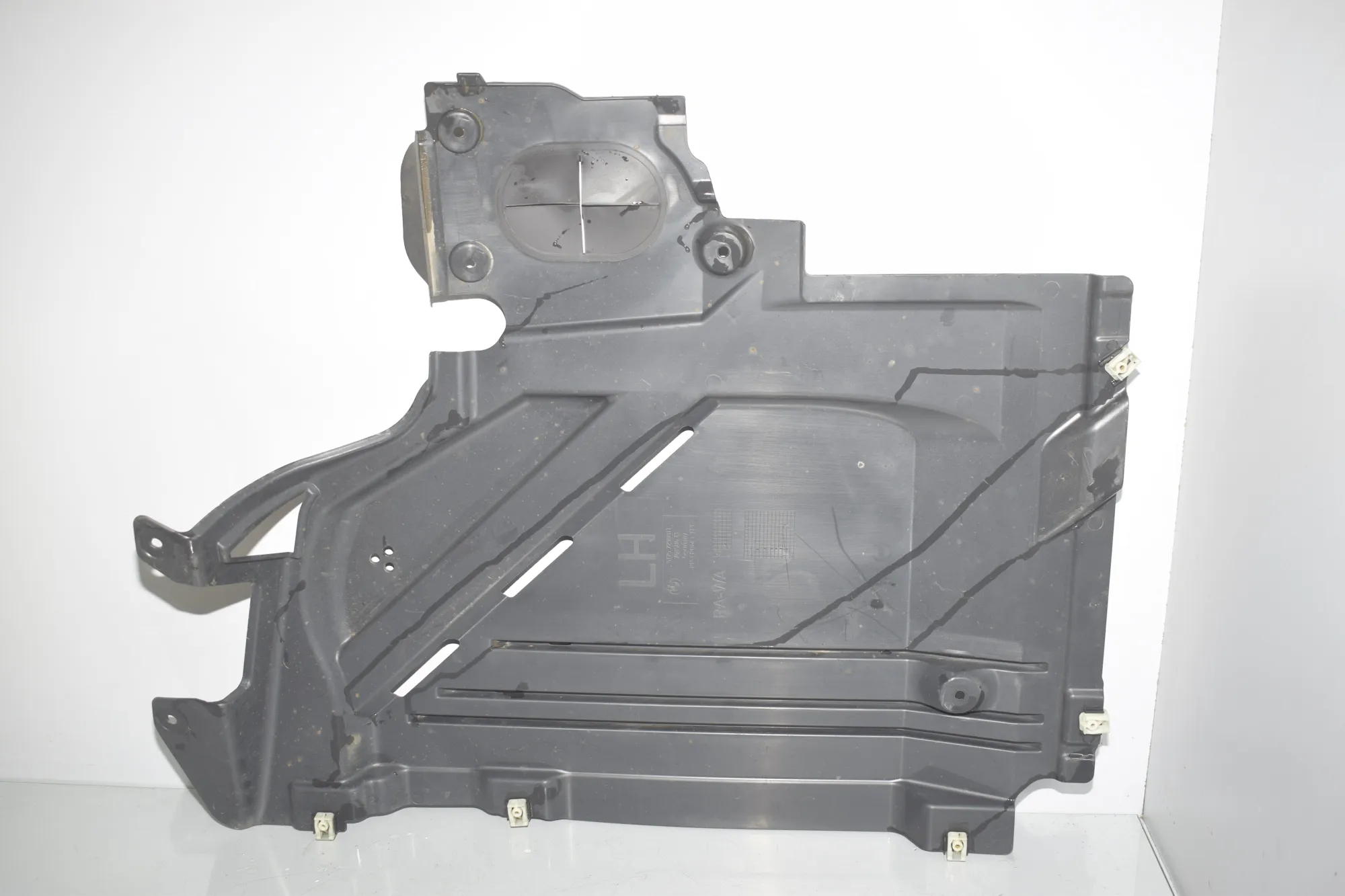 Rear Left Underbody Cover – OEM 7290811 · BMW 2 Active Tourer (F45) 220 d xDrive 2014 – 3