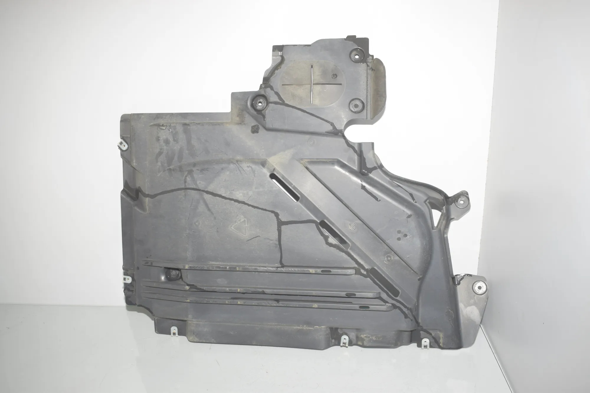 Rear Left Underbody Cover – OEM 7290811 · BMW 2 Active Tourer (F45) 220 d xDrive 2014 – 2