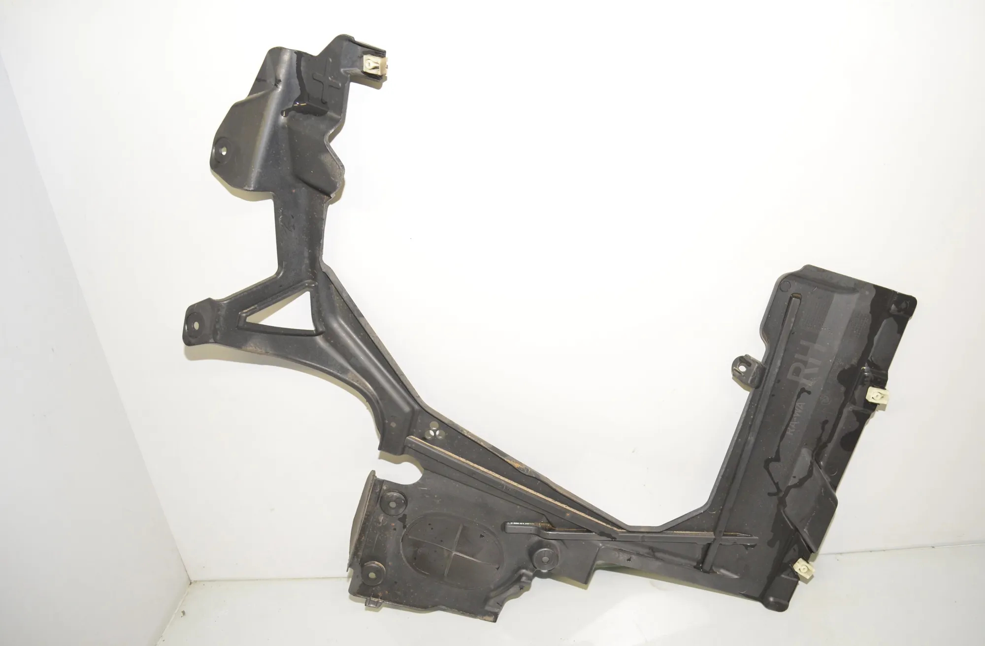 Rear Right Underbody Cover – OEM 7290812 · BMW 2 Active Tourer (F45) 220 d xDrive 2014 – 2