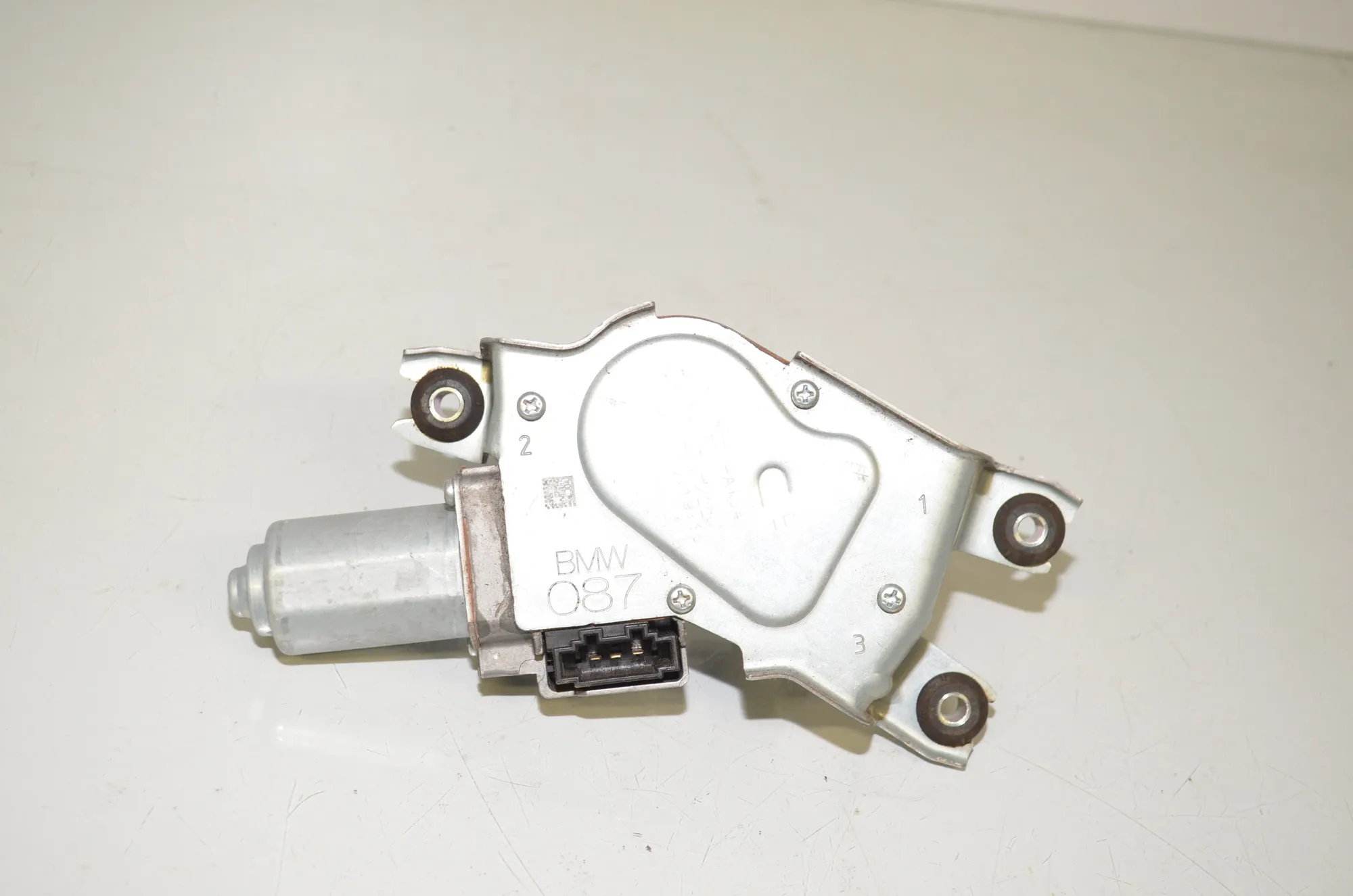Tailgate Window Wiper Motor – OEM 7954727 · BMW iX (I20) (2021 - -) xDrive 40 2021 – 3