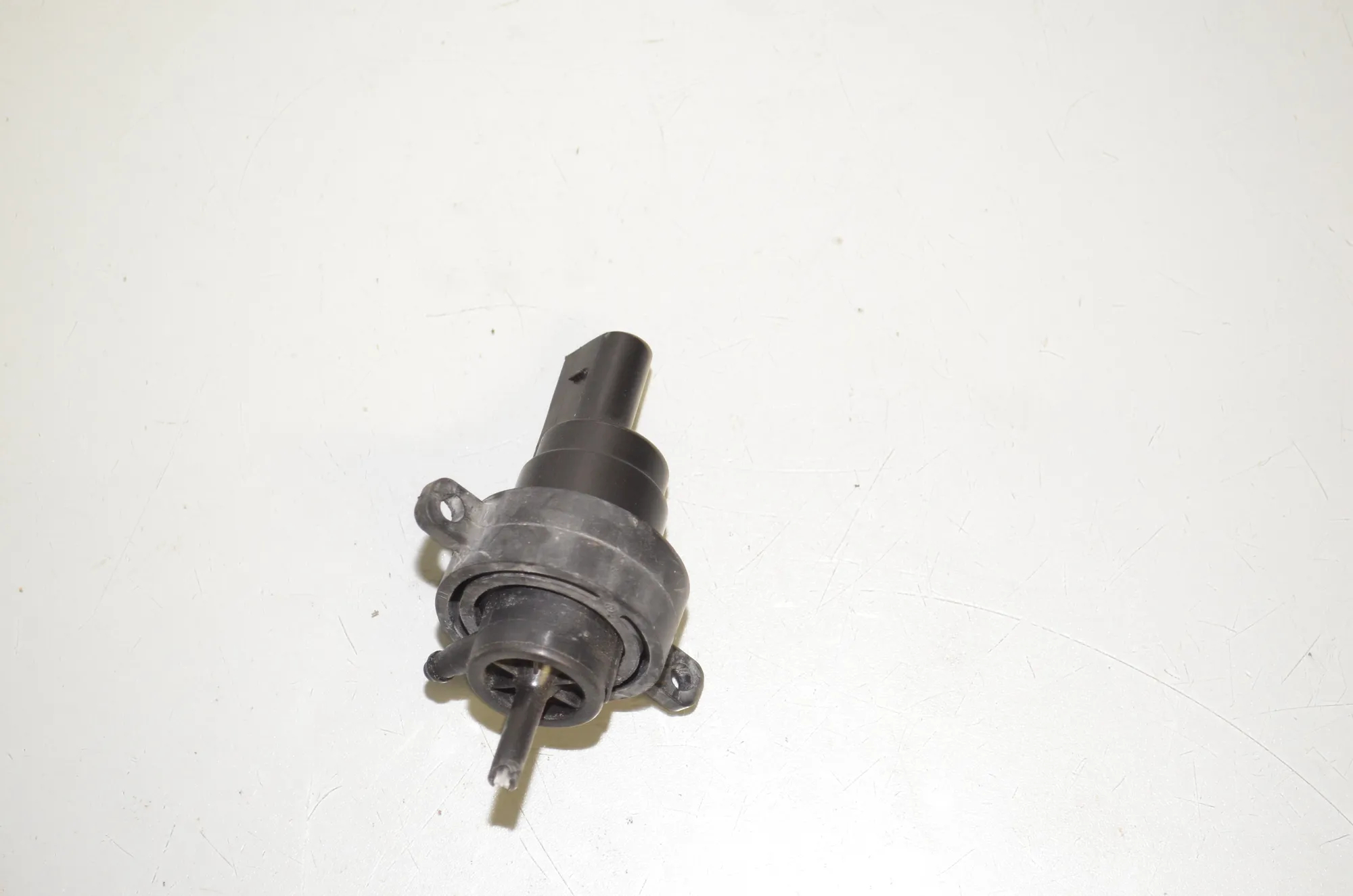 Washer Tank Motor – OEM 5A04D88 · BMW iX (I20) (2021 - -) xDrive 40 2021 – 3
