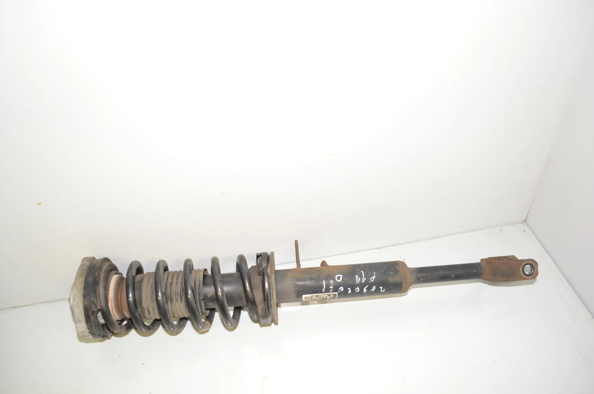 Front Right Shock Absorber – OEM 6789404 · BMW 5 Touring (F11) 530 d 2011 – 4