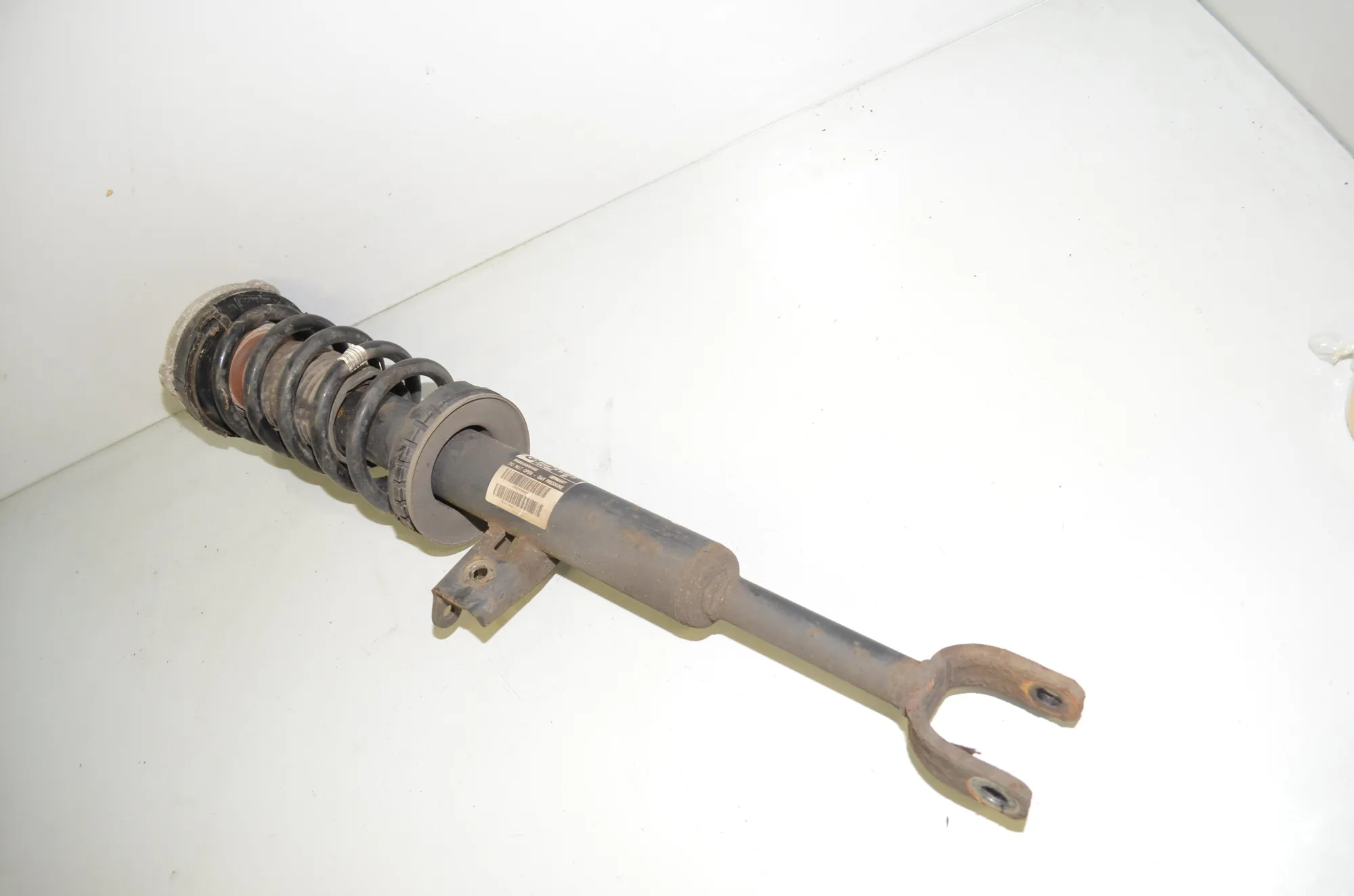 Front Right Shock Absorber – OEM 6789404 · BMW 5 Touring (F11) 530 d 2011 – 3