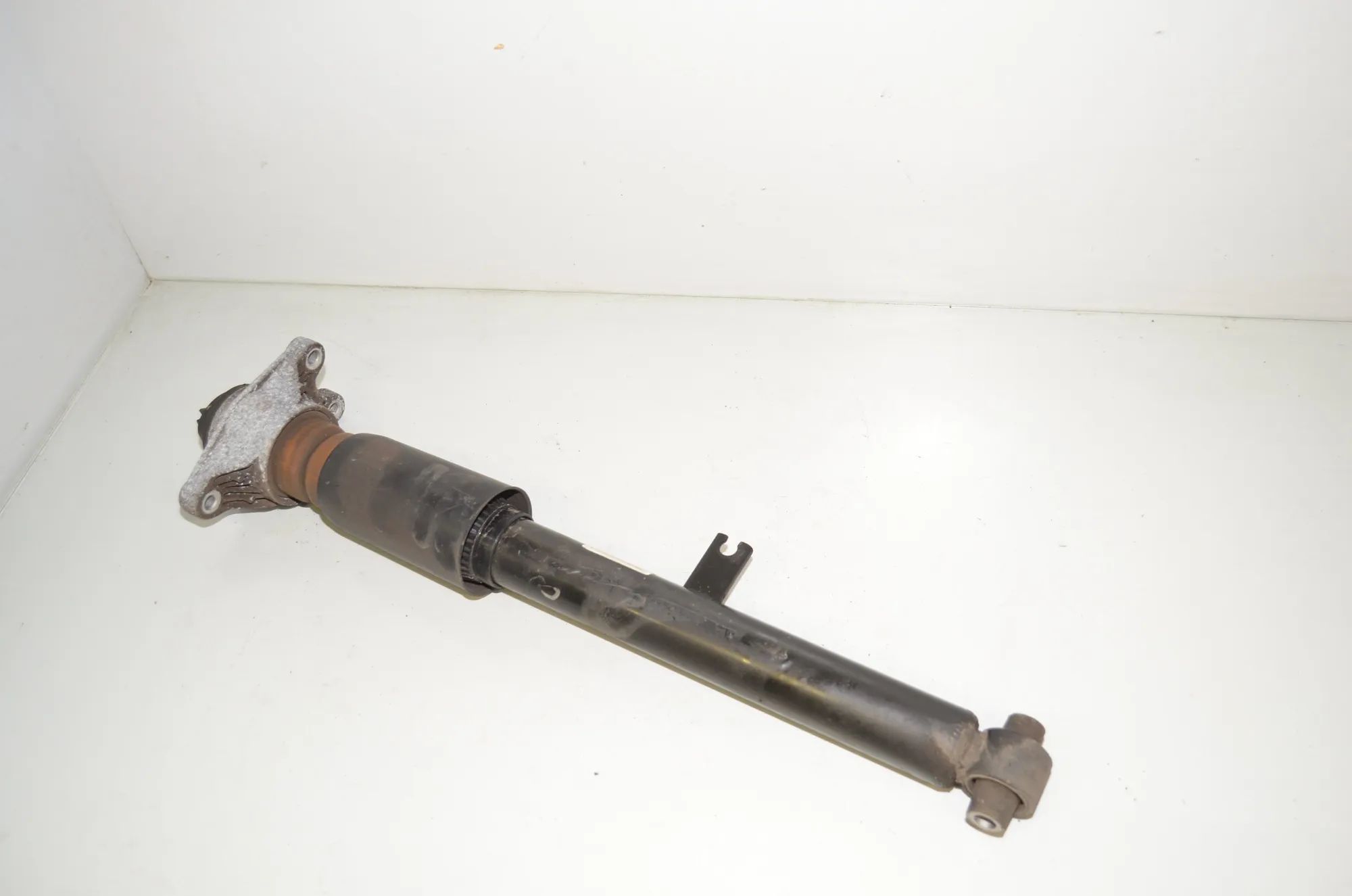 Rear Right Shock Absorber – OEM 6879317 · BMW 3 Touring (G21) (2019 - -) 320 d 2020 – 4