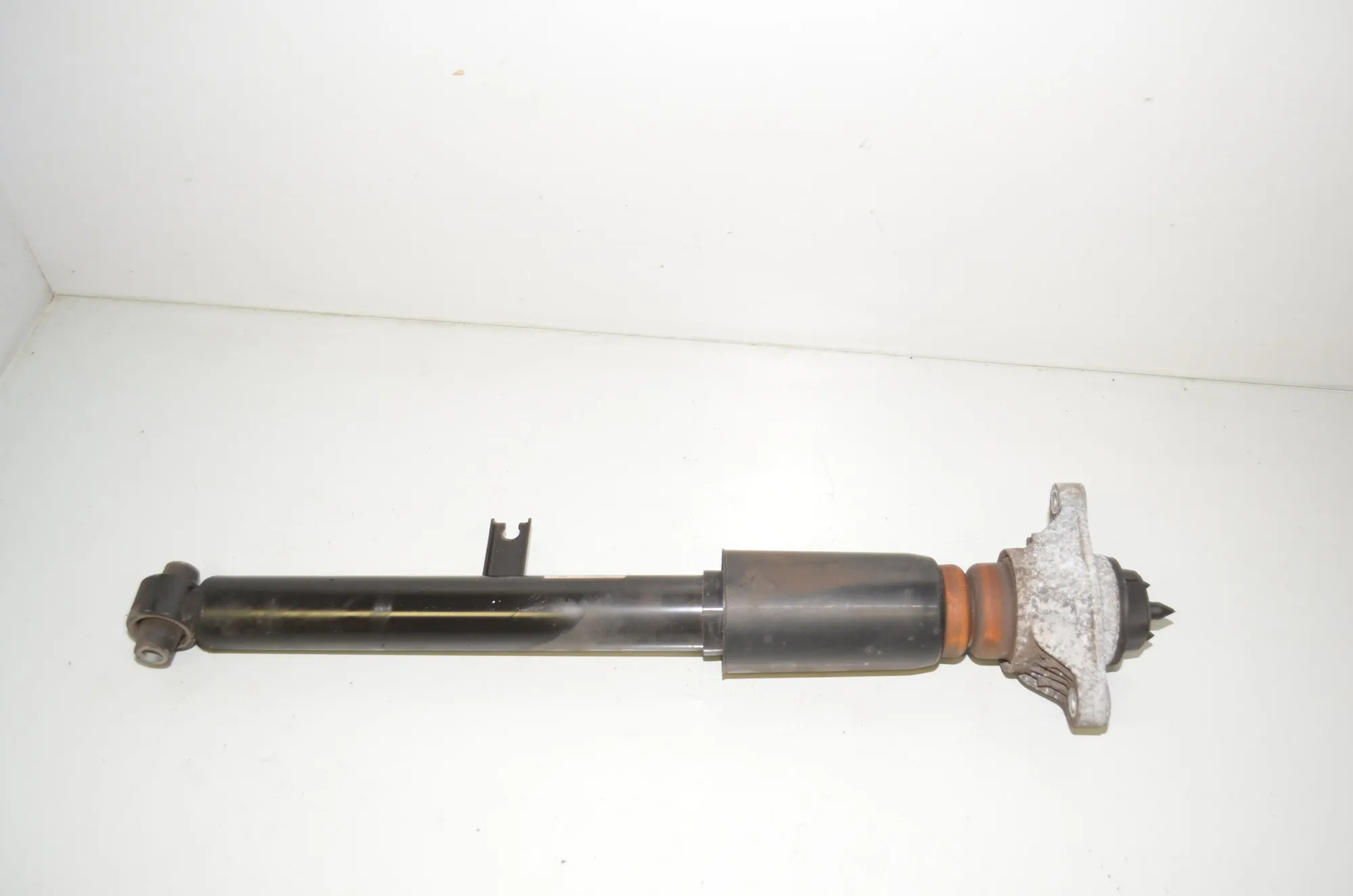 Rear Right Shock Absorber – OEM 6879317 · BMW 3 Touring (G21) (2019 - -) 320 d 2020 – 2
