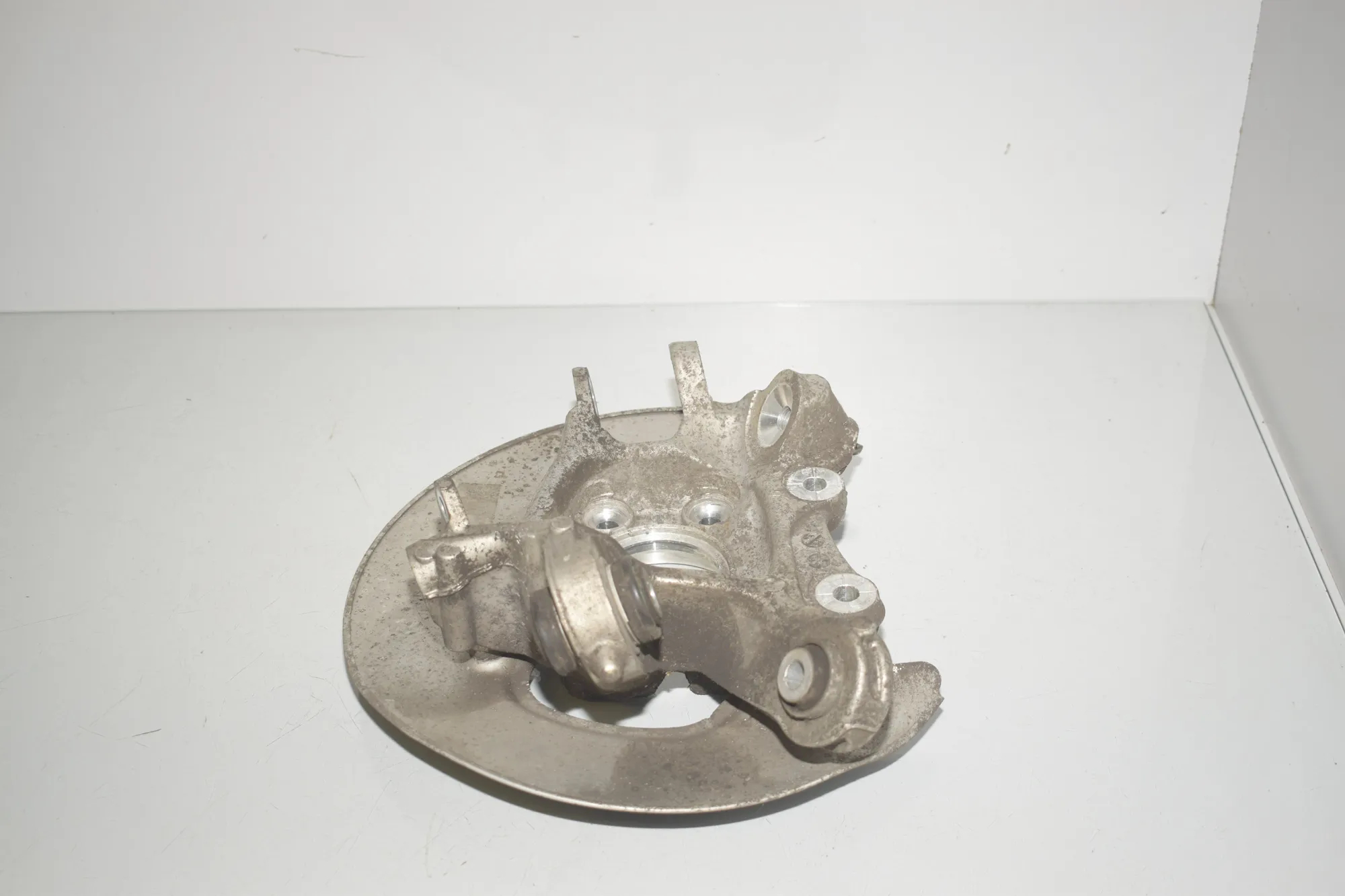 Rear Left Wheel Hub Spindle – OEM 6898480 · BMW 3 Touring (G21) (2019 - -) 320 d 2020 – 4