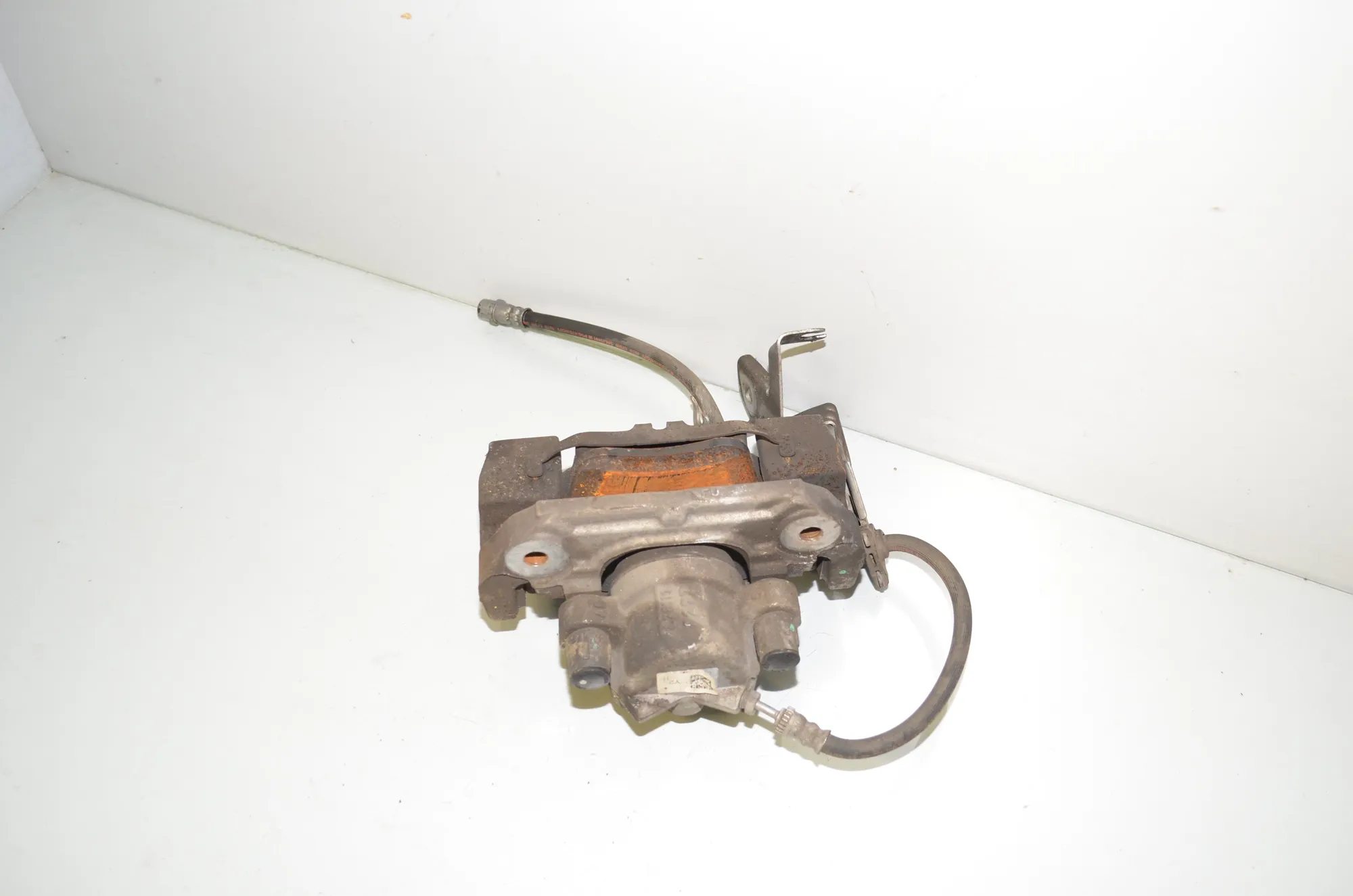 Front Right Brake Caliper – OEM 6895222 · BMW 3 Touring (G21) (2019 - -) 318 d 2021 – 4