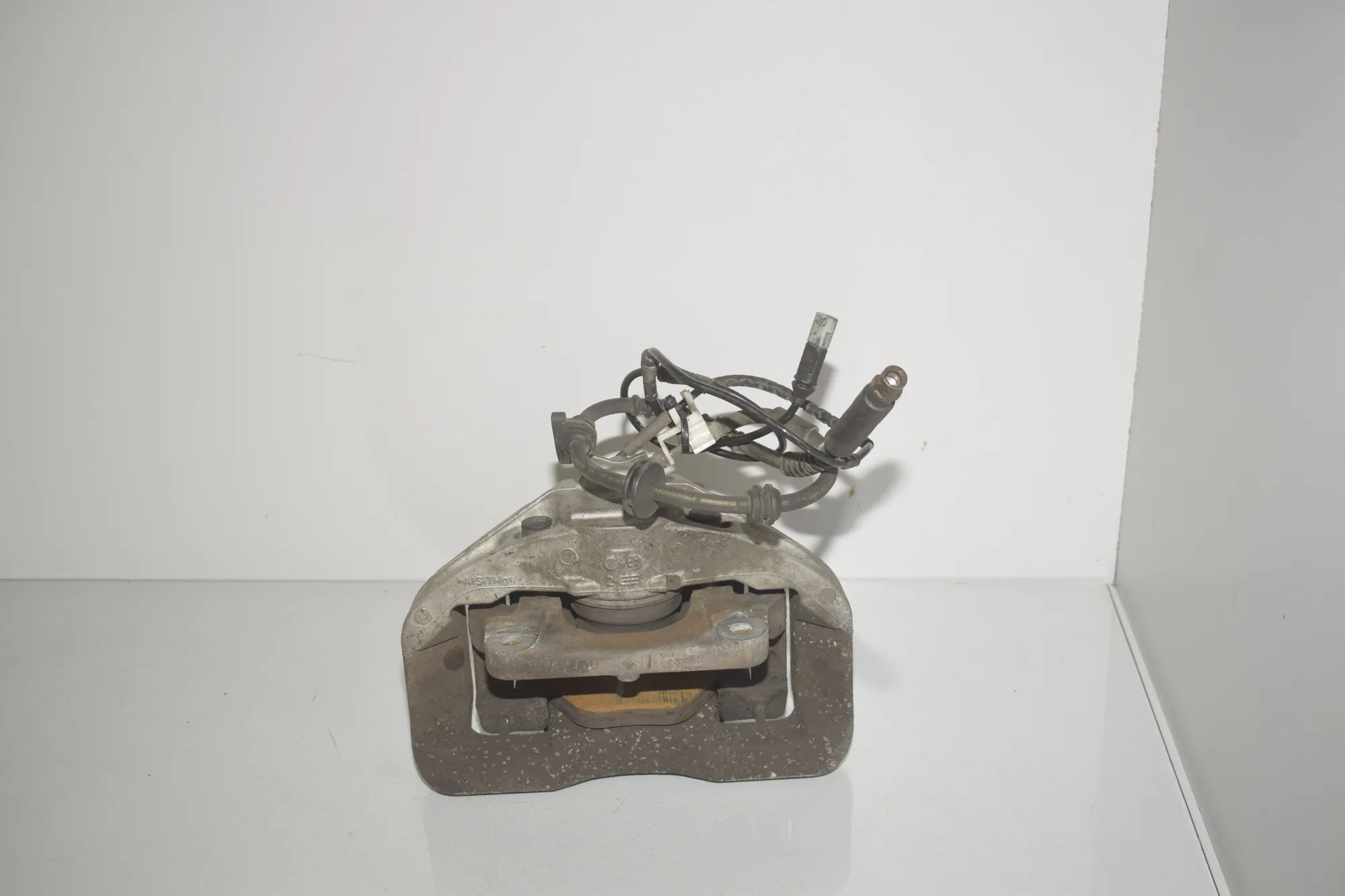 Front Left Brake Caliper – OEM 34116792689 · BMW 5 (F10) 530 d xDrive 2012 – 4