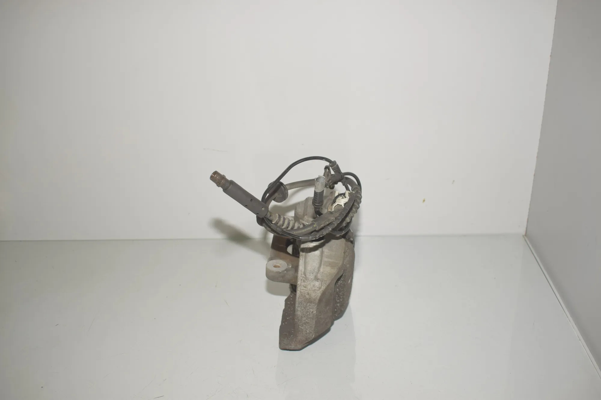 Front Left Brake Caliper – OEM 34116792689 · BMW 5 (F10) 530 d xDrive 2012 – 3